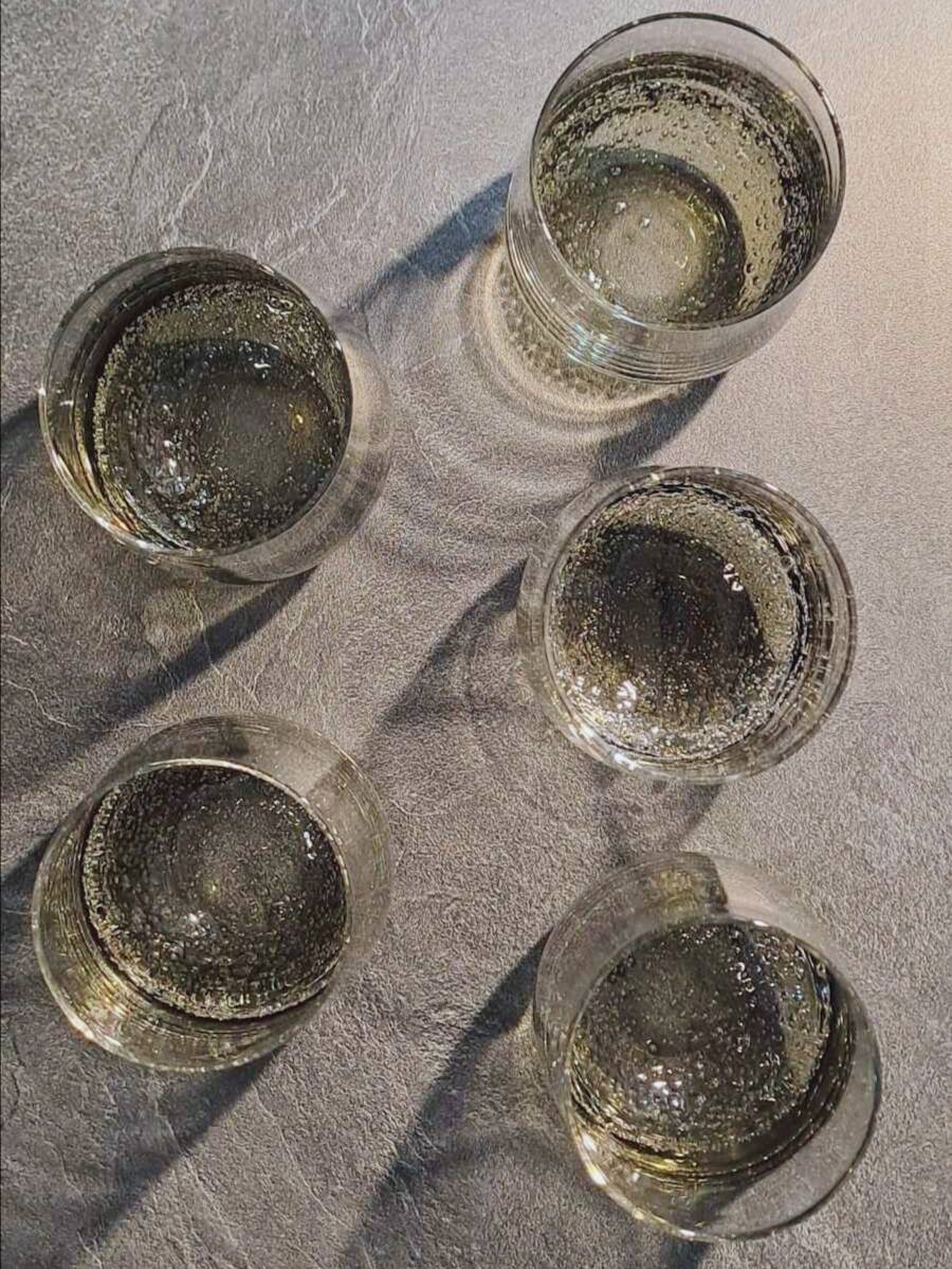 Set of 5 smoked bubble bottom glasses