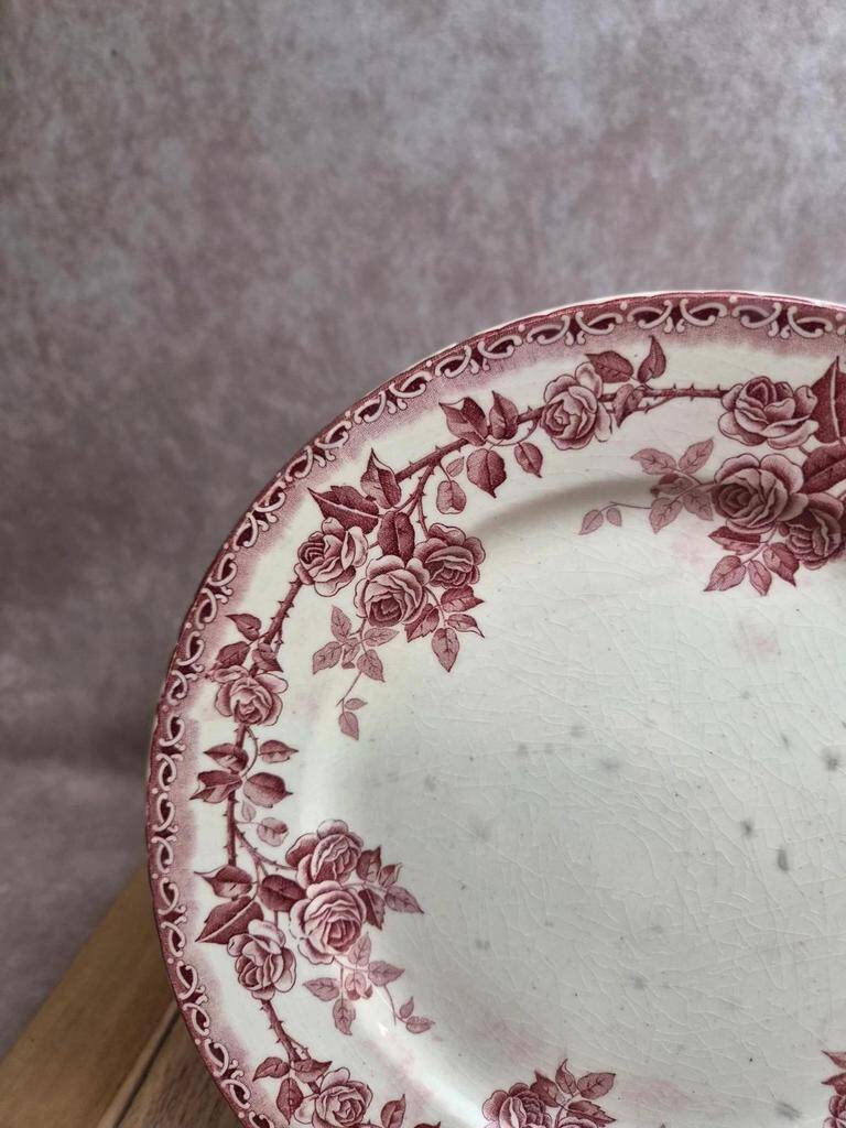 Flat plate ironstone H. Boulenger Choisy-le-roi Paris model – burgundy roses