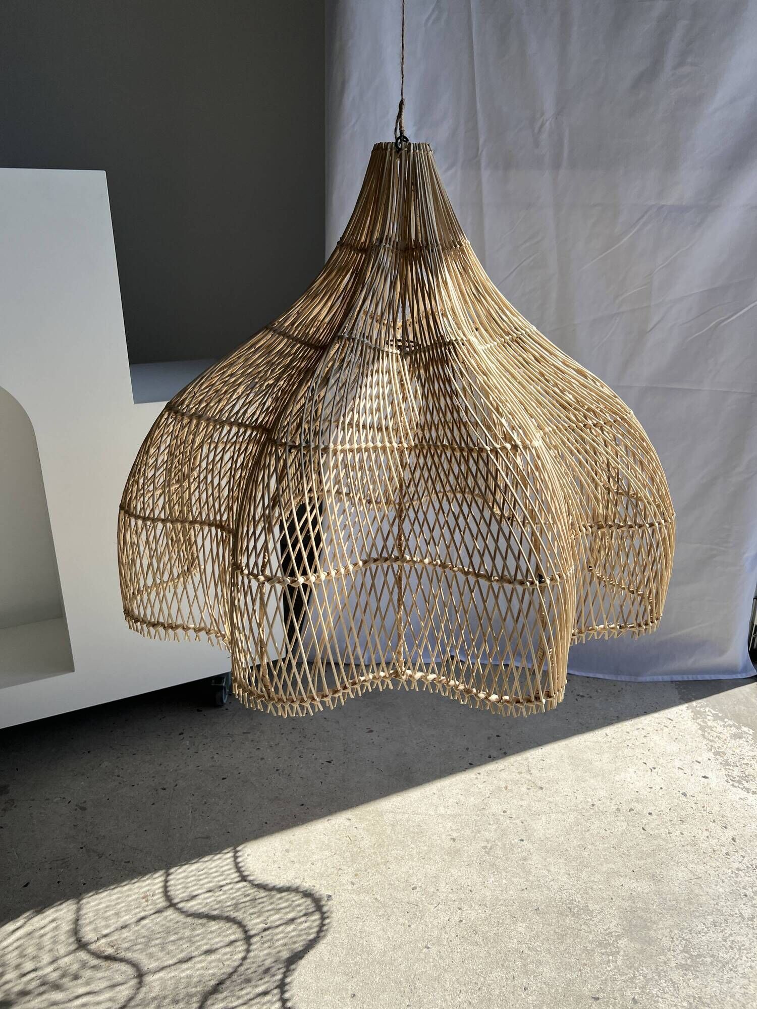 Rattan pendant lamp in the shape of a flower