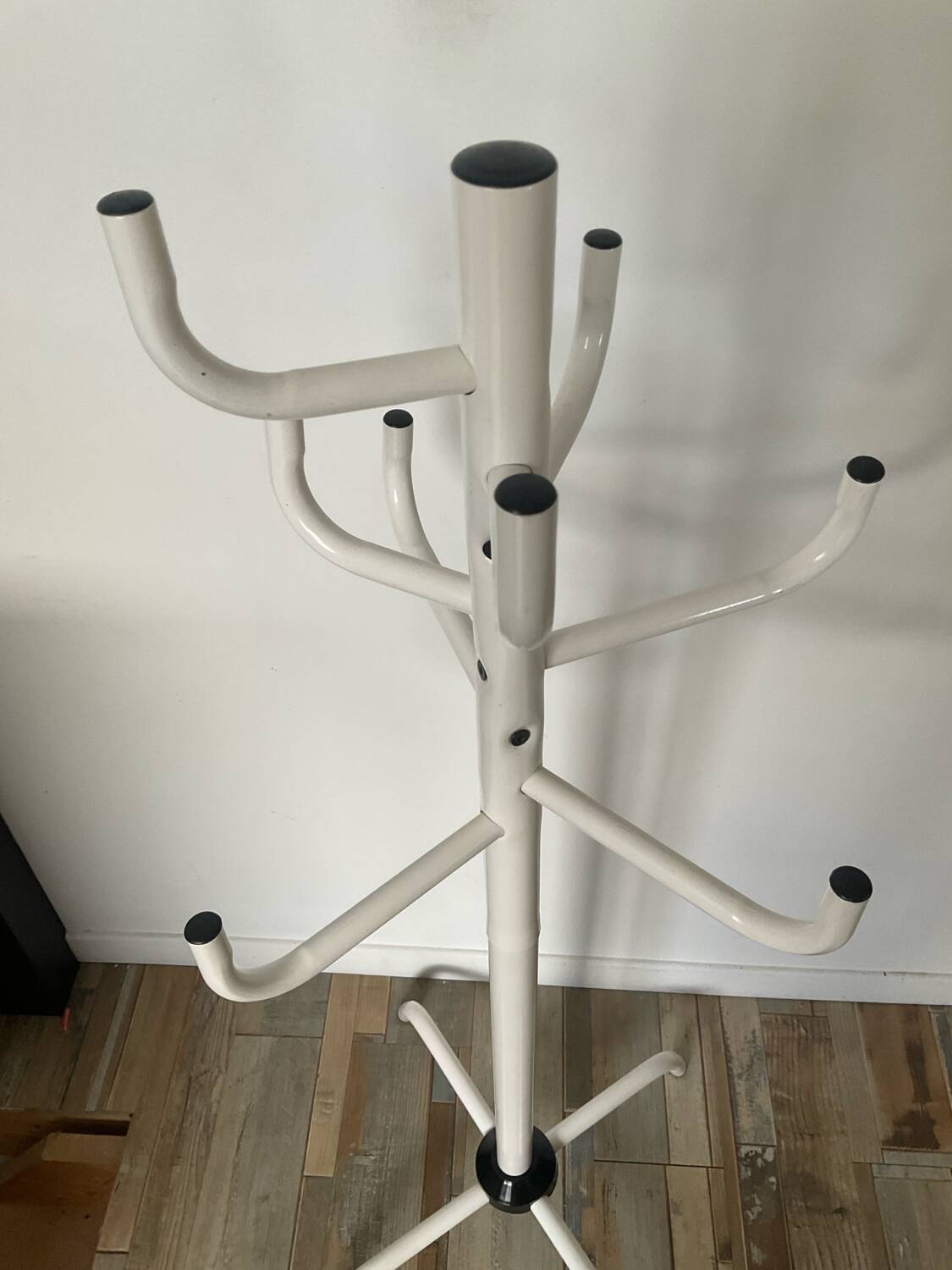 Children's coat rack in tubular metal from the 70s and 80s