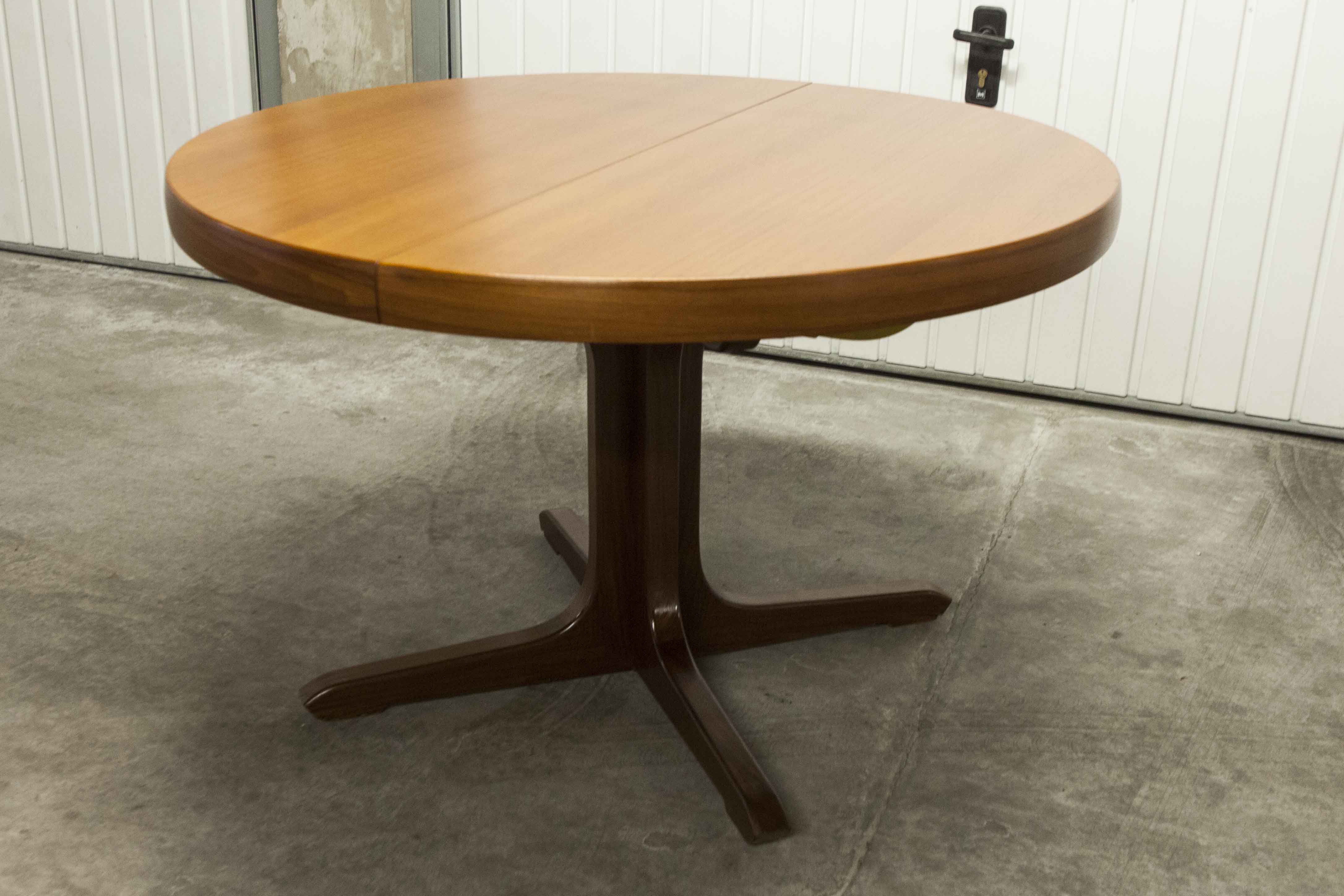 Table ronde ovale transformable samcom et Bramin 1965 teck massif et