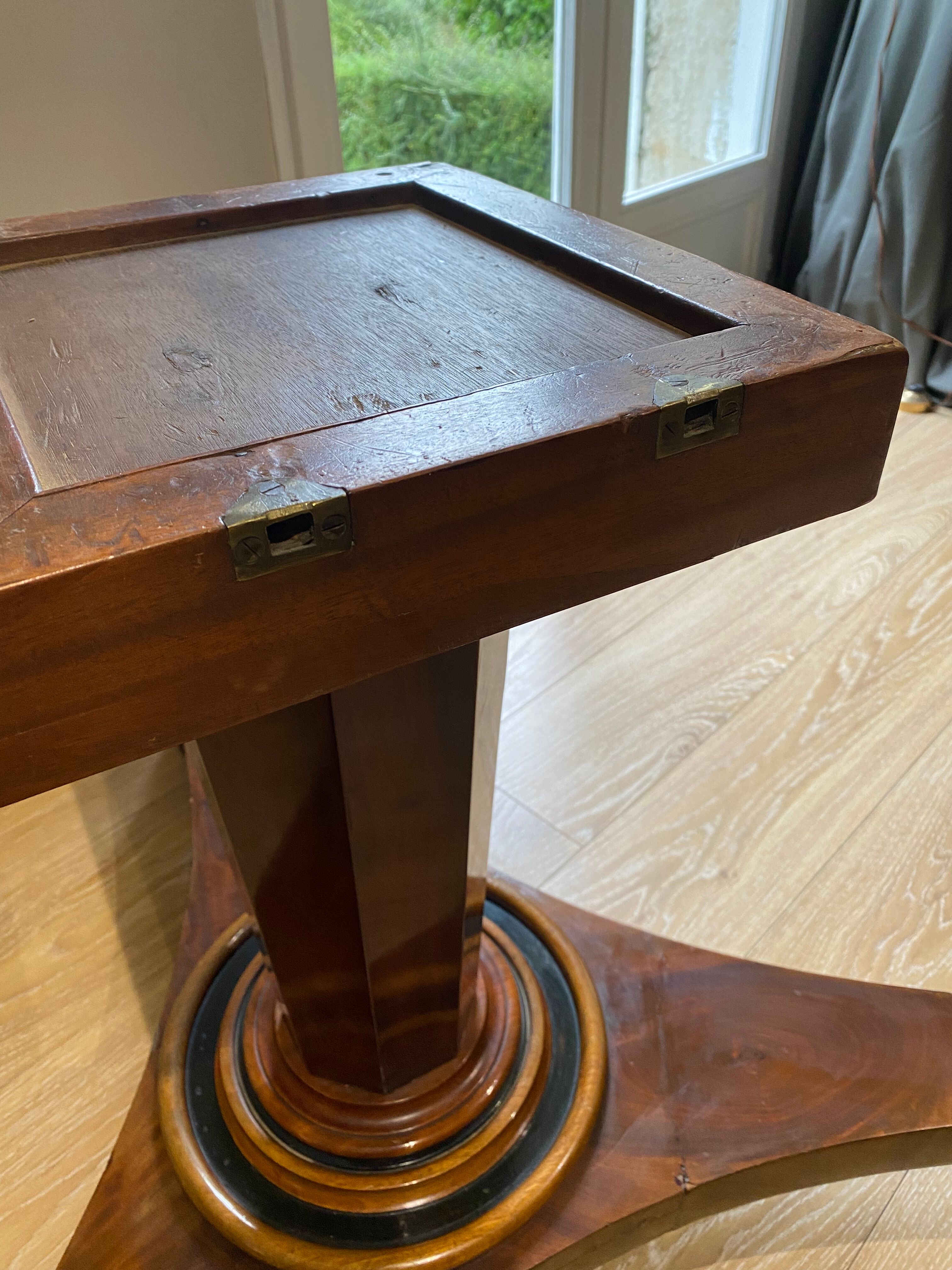 Dining table Empire nineteenth century