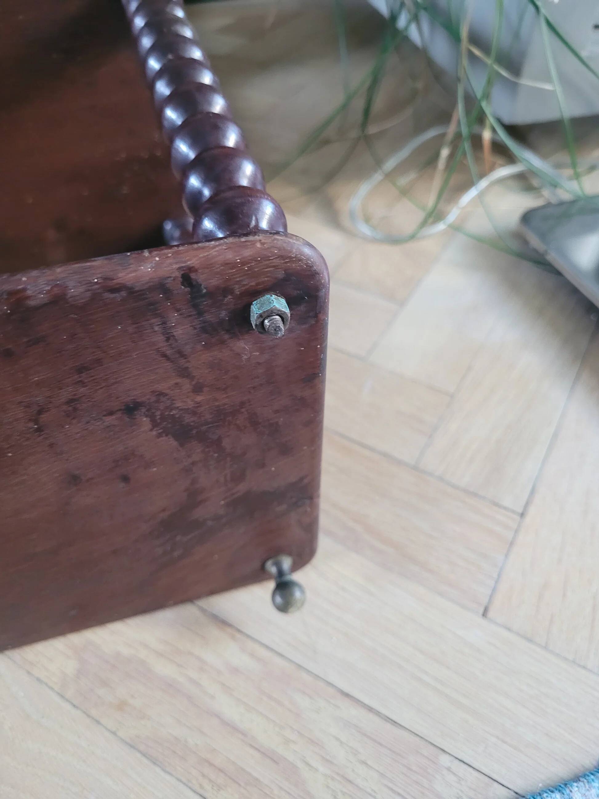 Mahogany "bobbin turned" beaded wood shelf