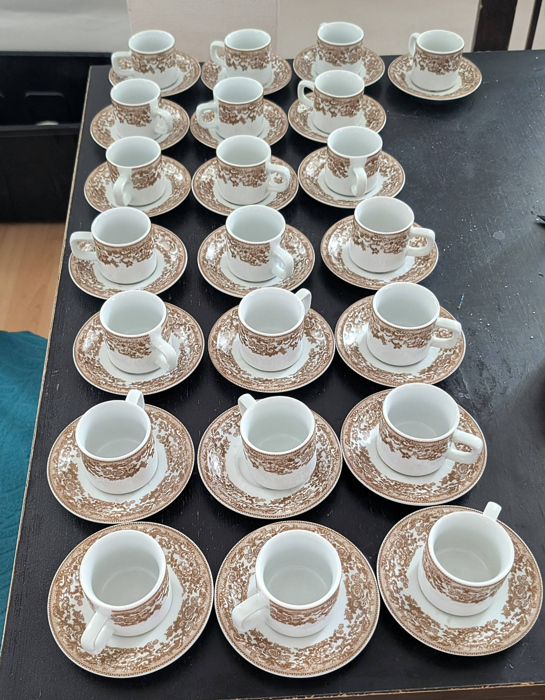 22 cups and saucers Bareuther Waldsassen distributed by Chomette Favor.