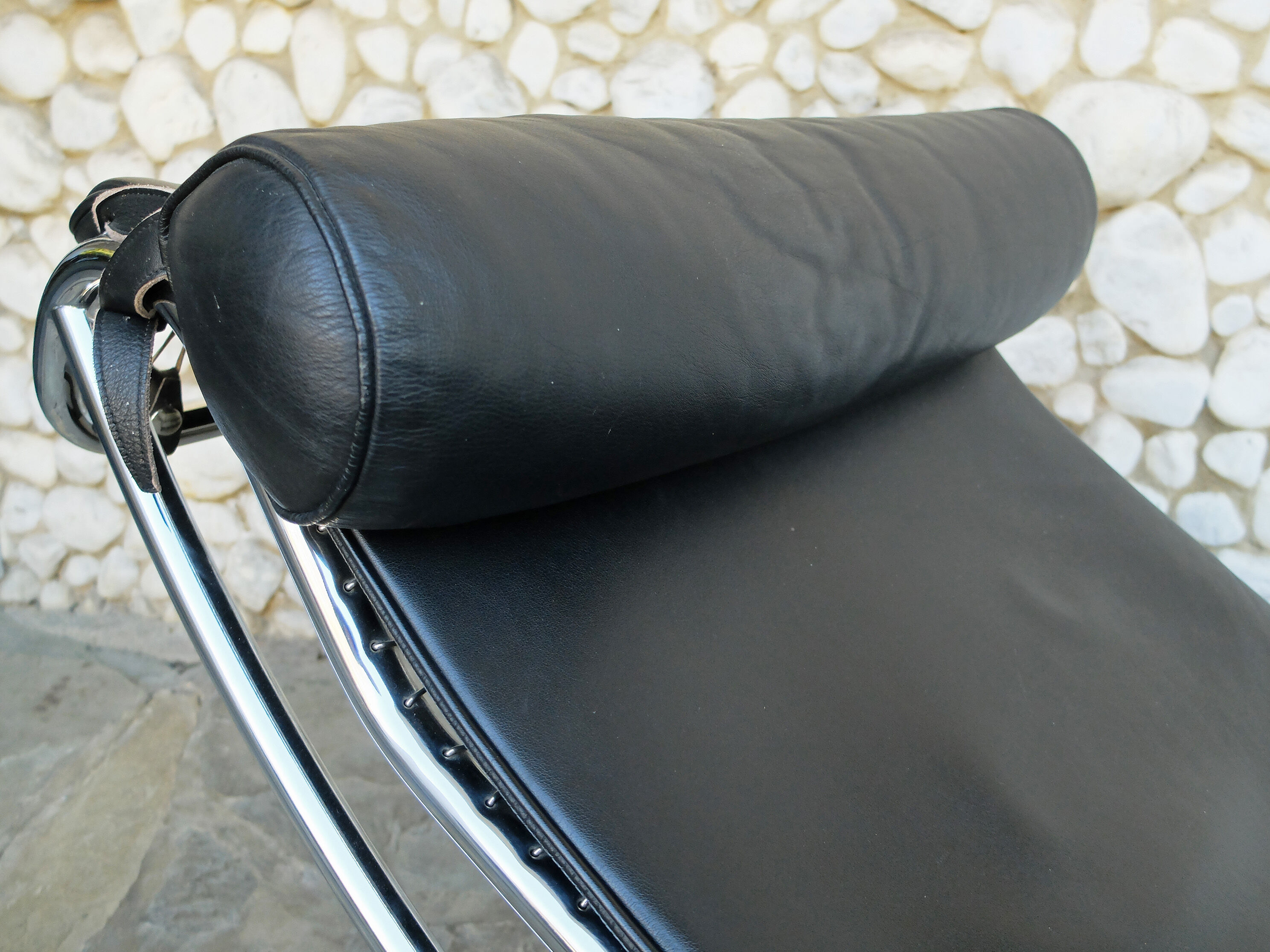 Chaise-longue LC4 par Le Corbusier Perriand Jeanneret pour Cassina