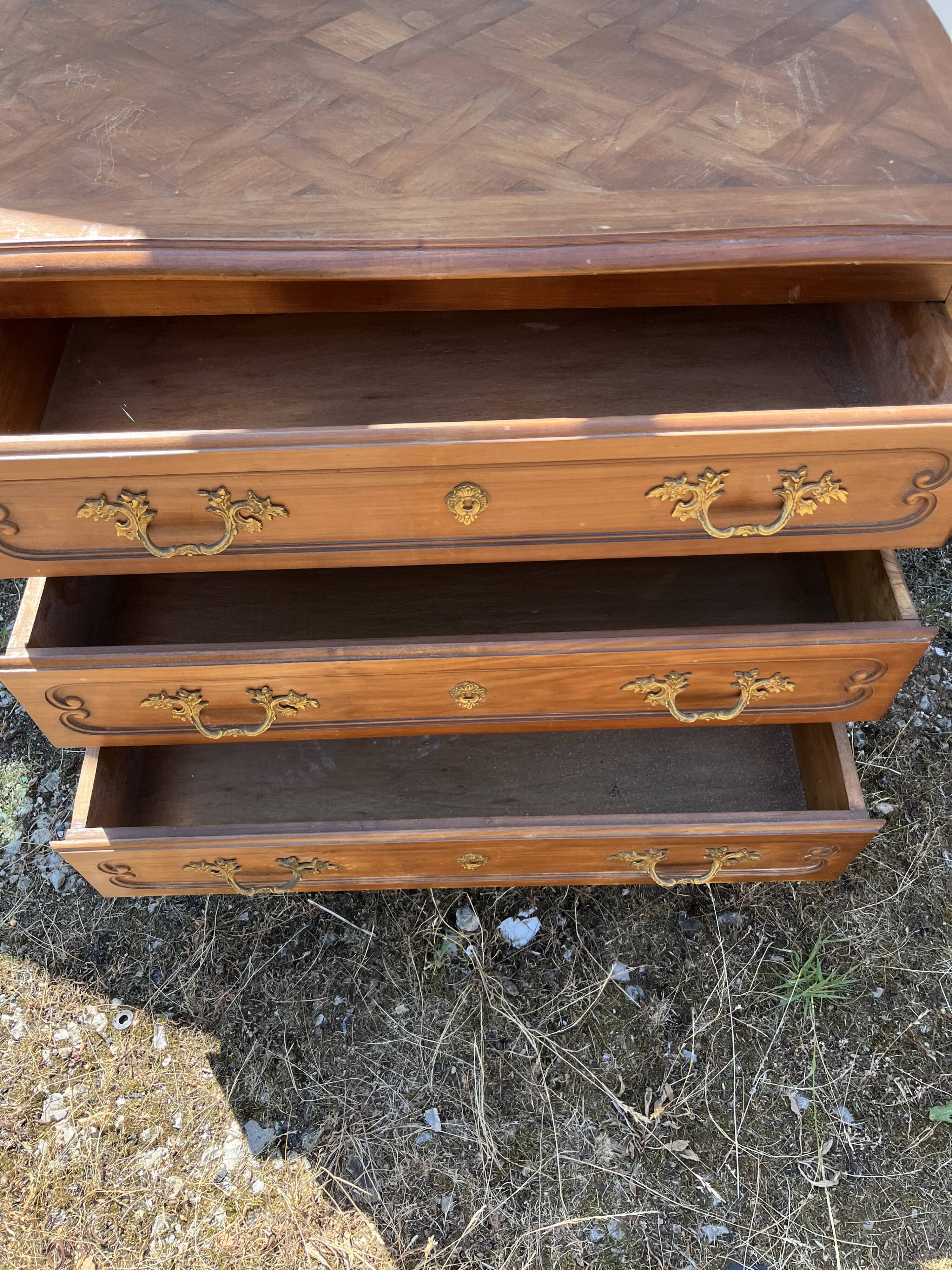 Commode style Louis XV