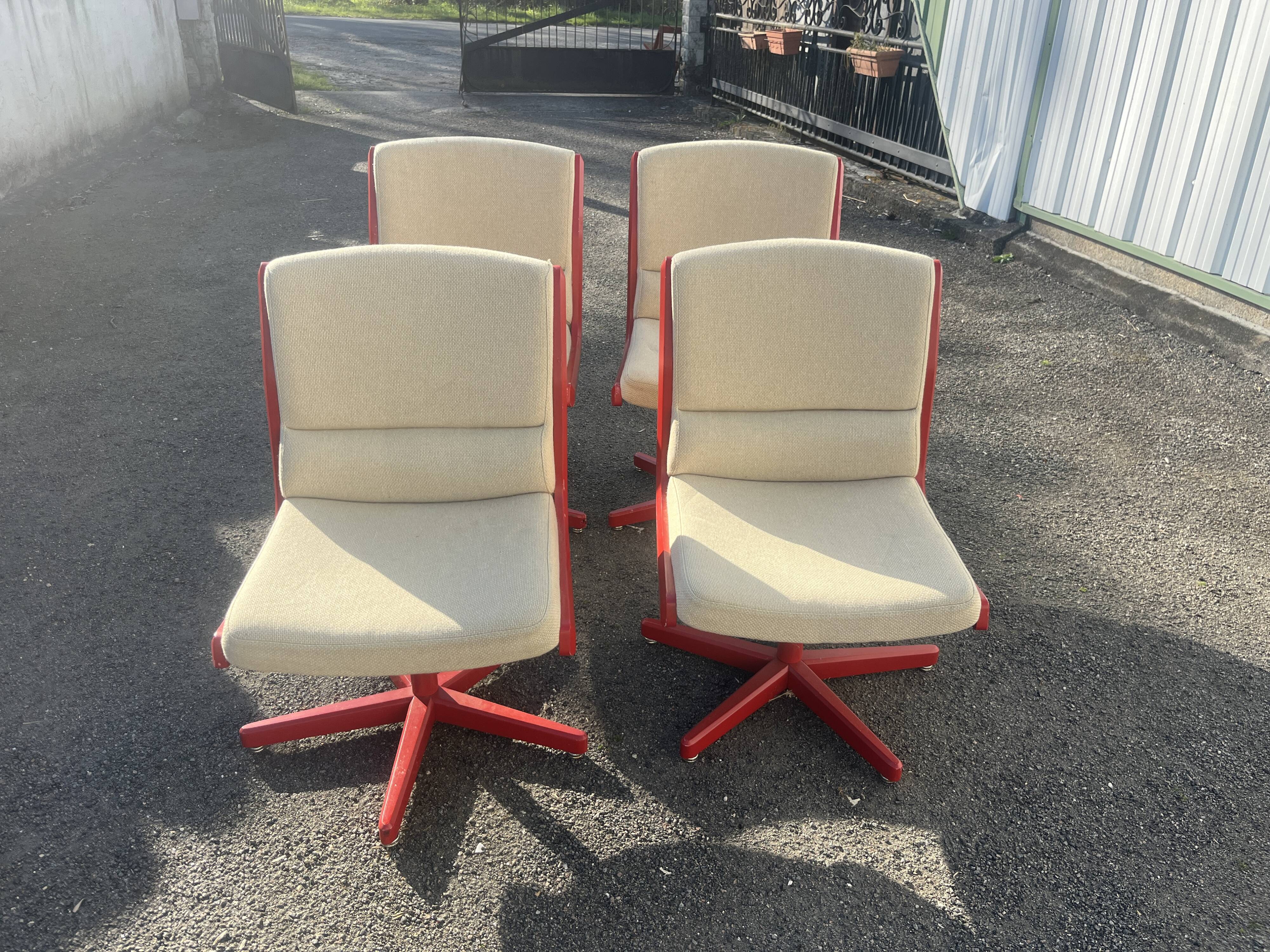 Set of 4 vintage 1970s swivel chairs in red and beige.