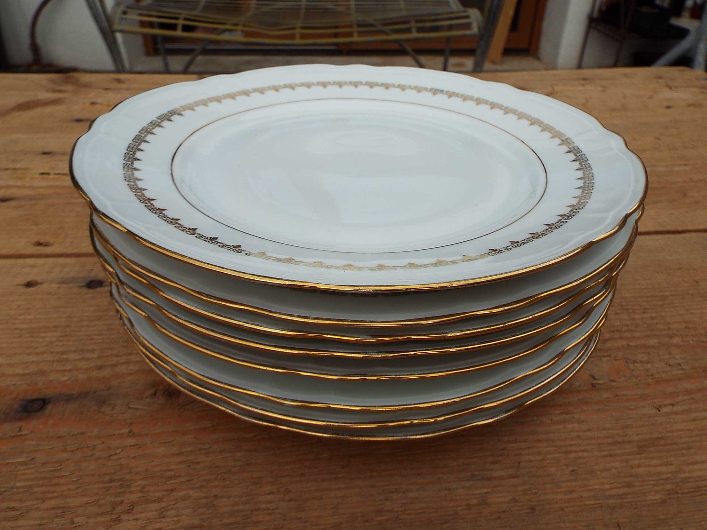 8 flat plates porcelain CNP