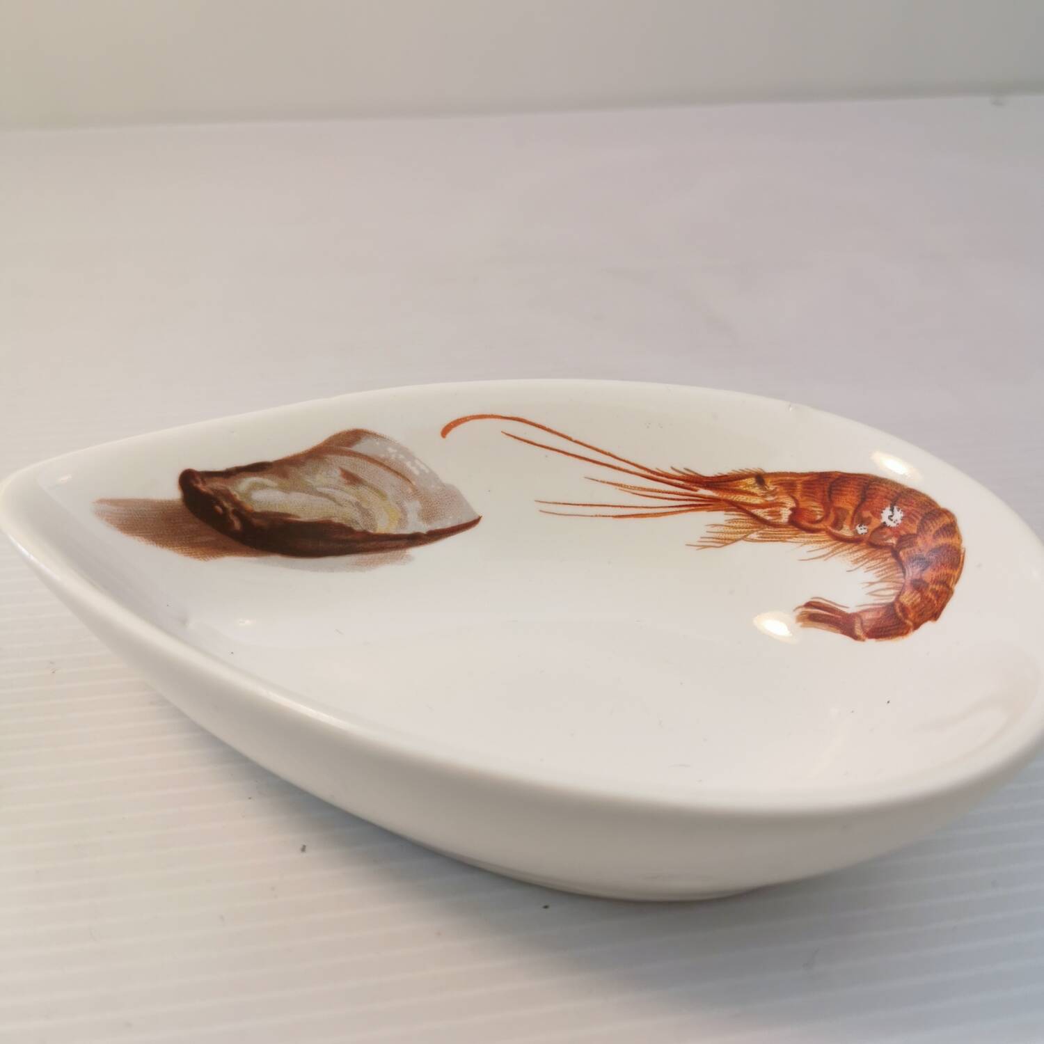 Set of 3 vintage 70s bowls with shellfish motifs. Glazed porcelain
