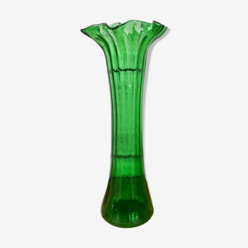 Vase en verre vert