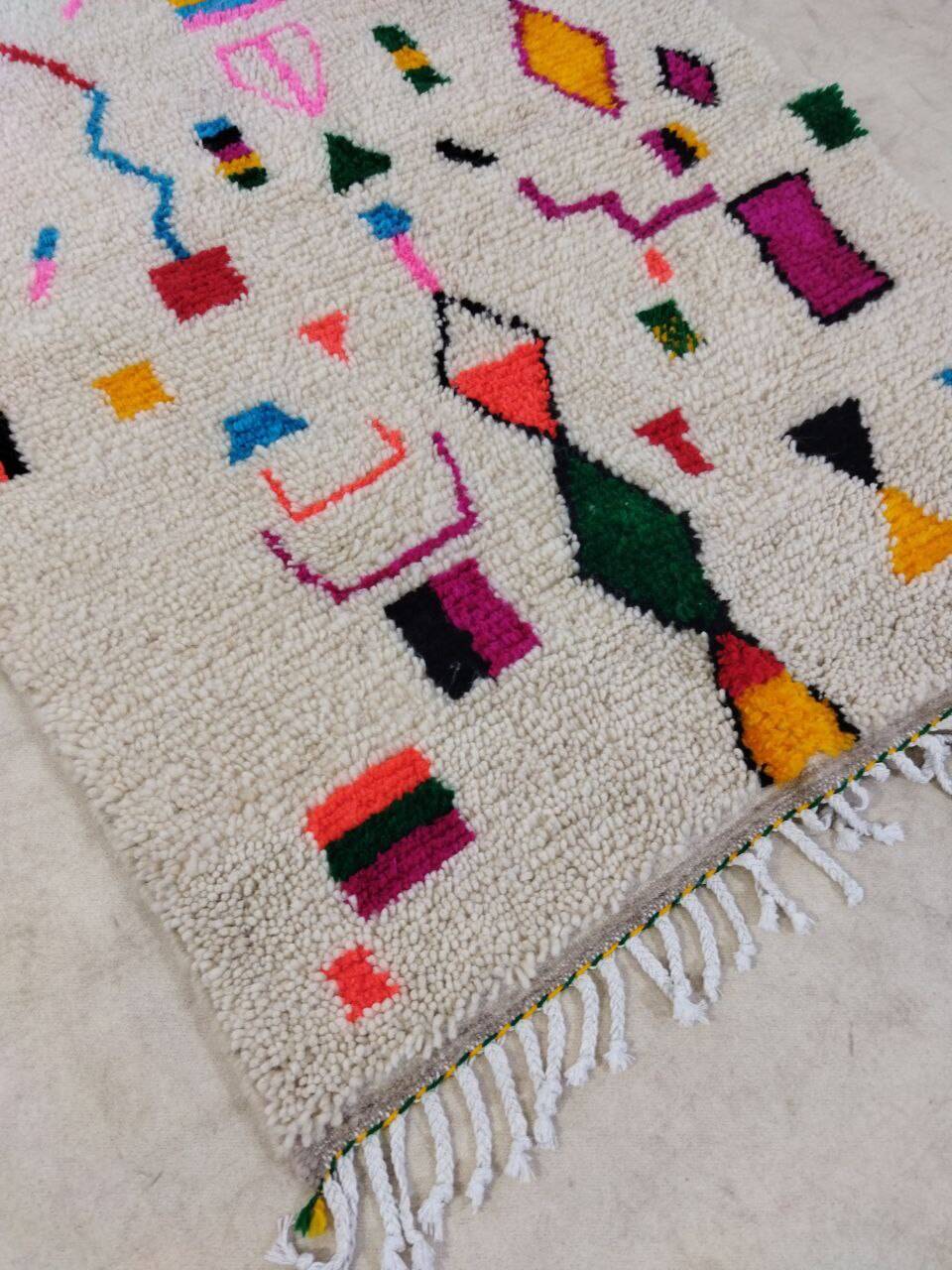 Handmade moroccan berber rug 138 x 104 cm