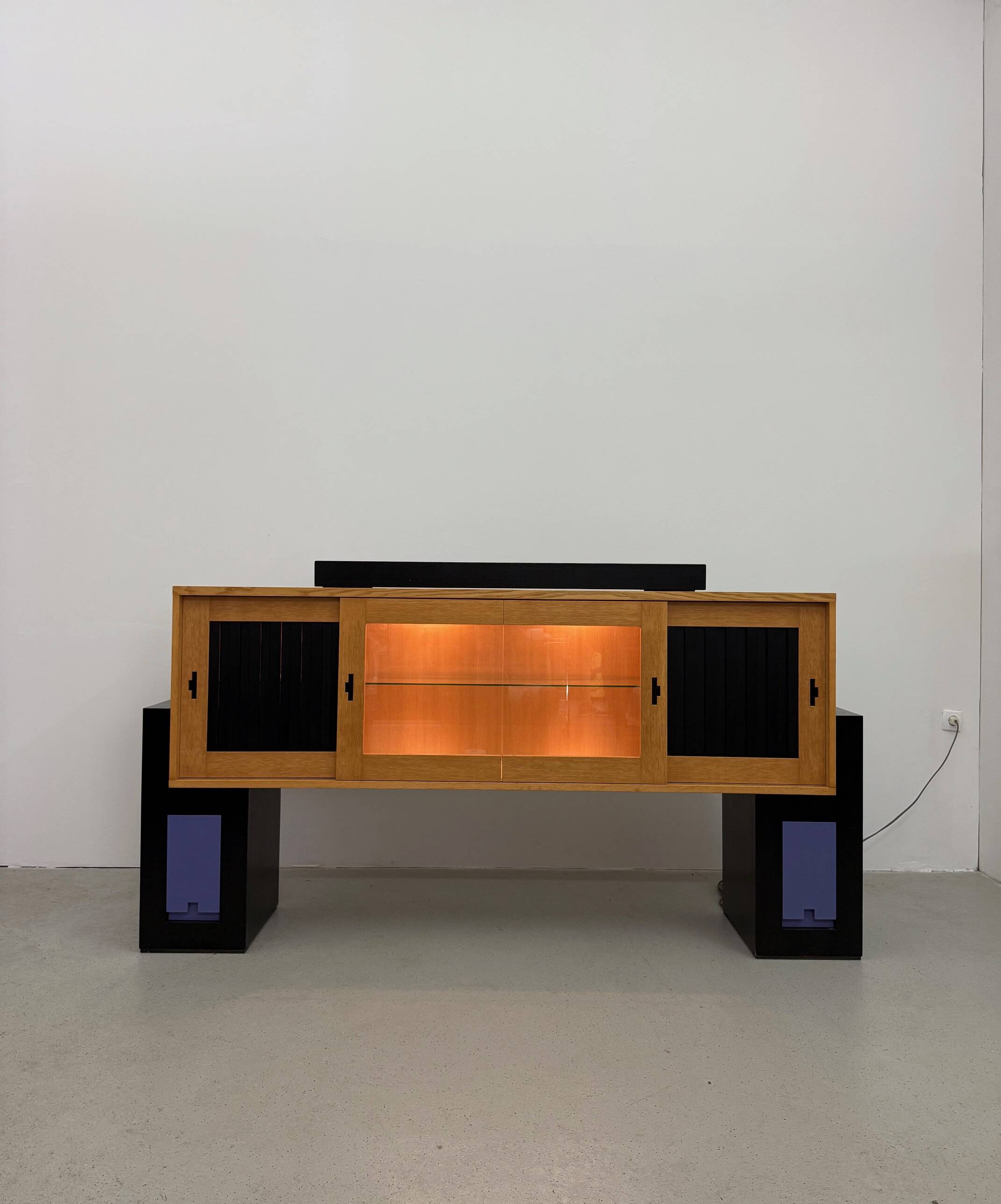 Buffet en bois postmoderne rétro éclairé, Japon, années 1980