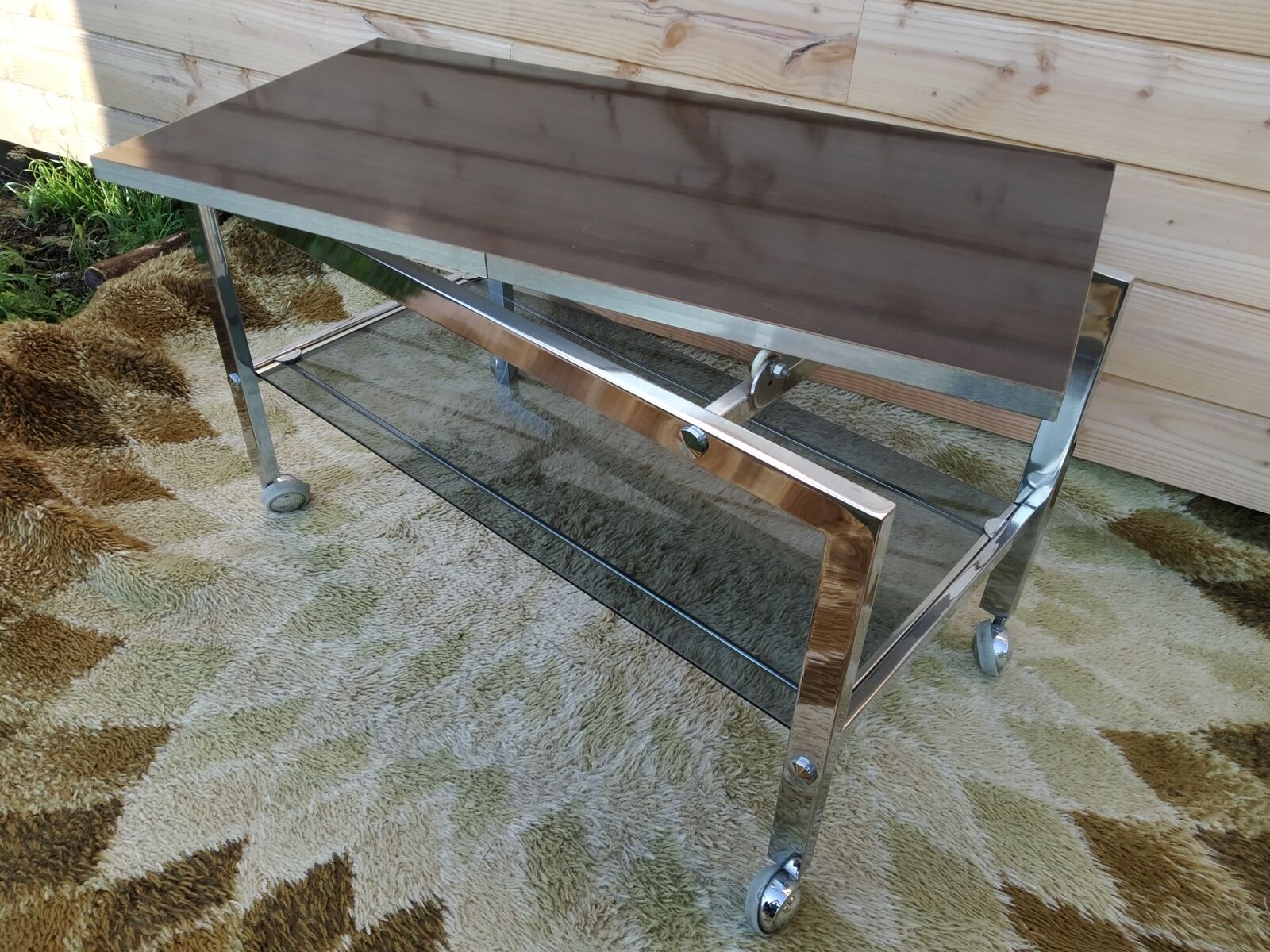 Swivel rolling coffee table
