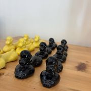 Box of 12 dog-shaped cutlery rests in yellow and black majolica.