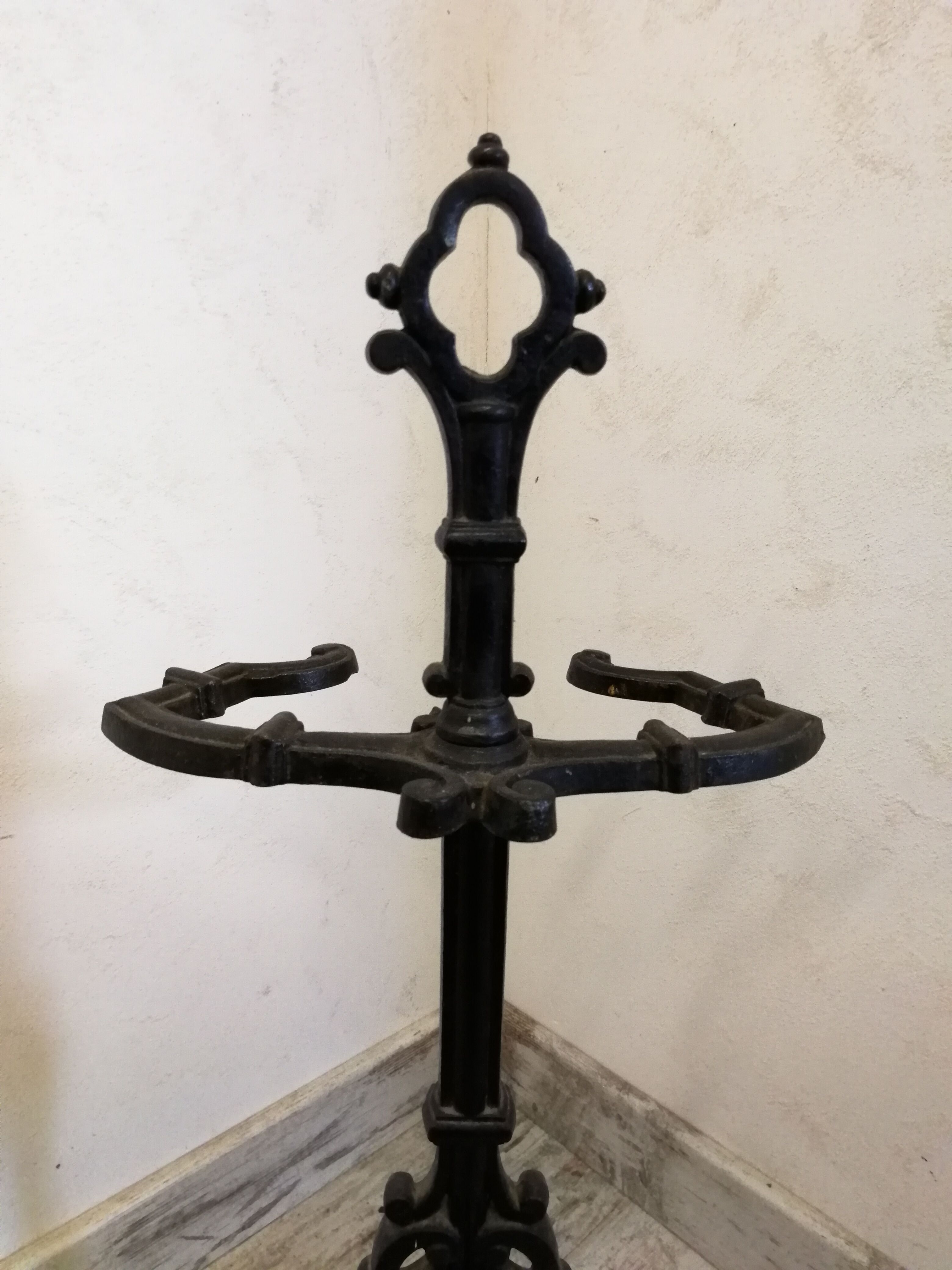 Cast iron umbrella stand