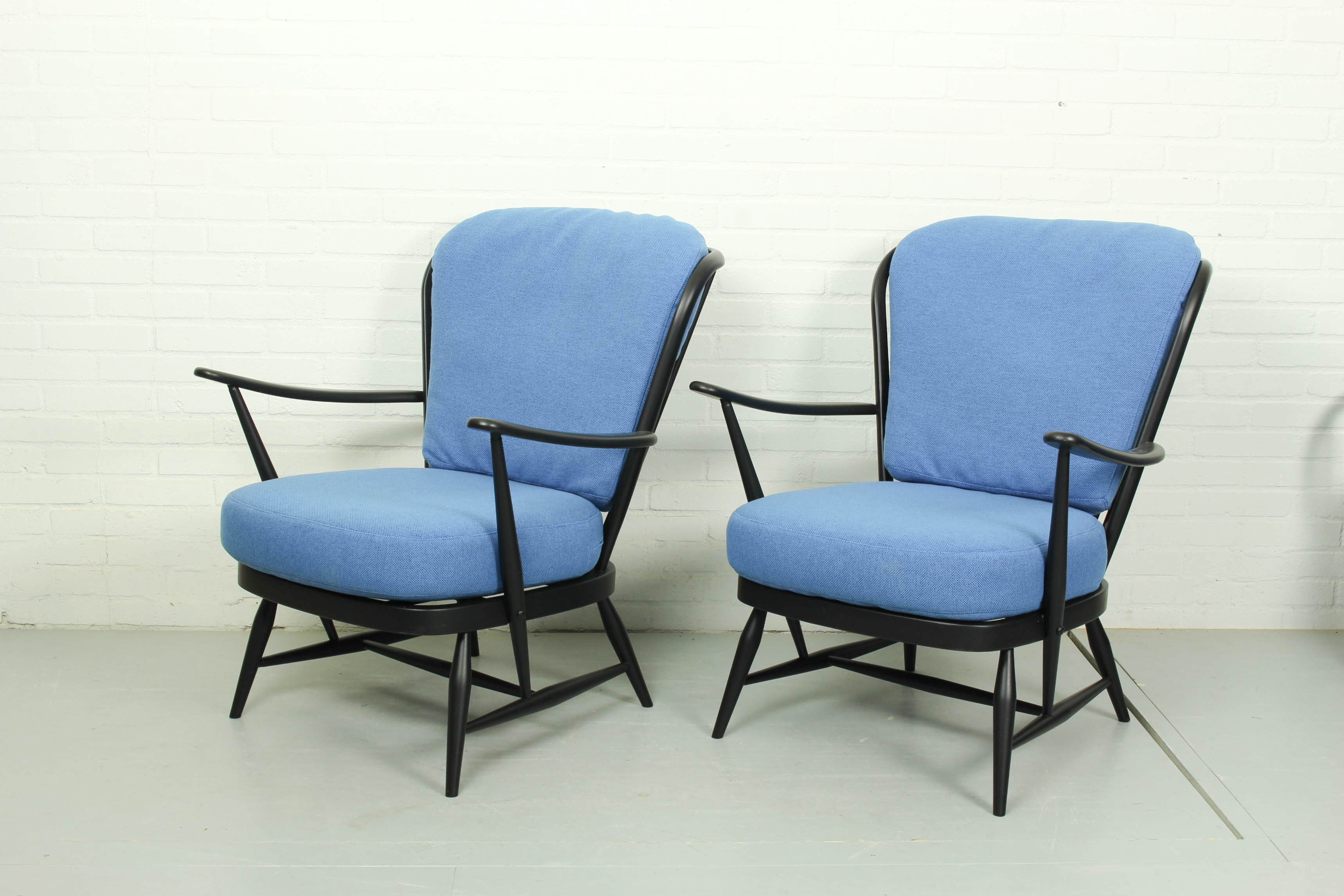 Lounge set with sofa daybed model ‘355’ and 2 windsor lounge chairs Lucian Ercolani for Ercol
