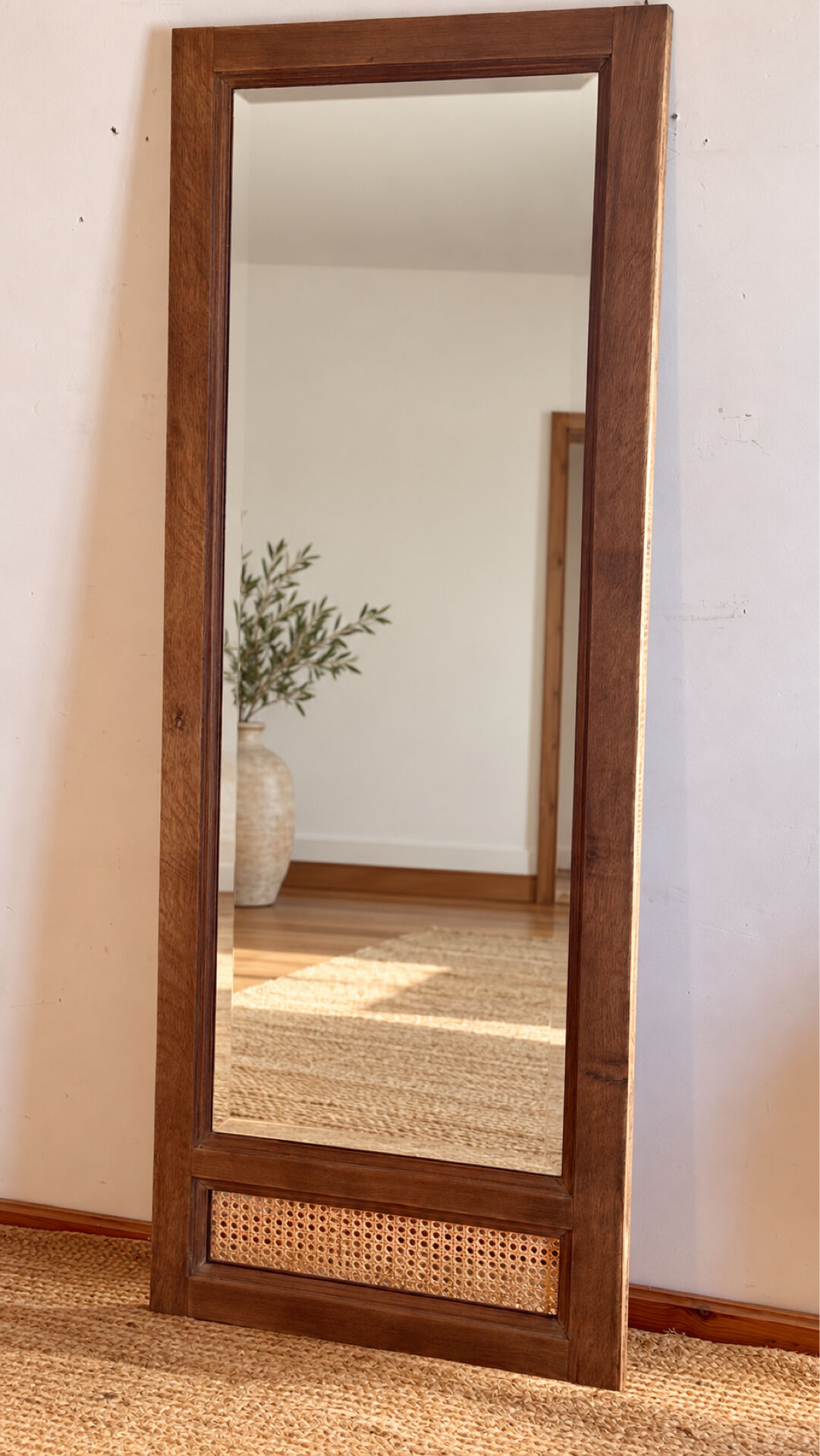 Grand miroir ancien en chêne massif brut et cannage 