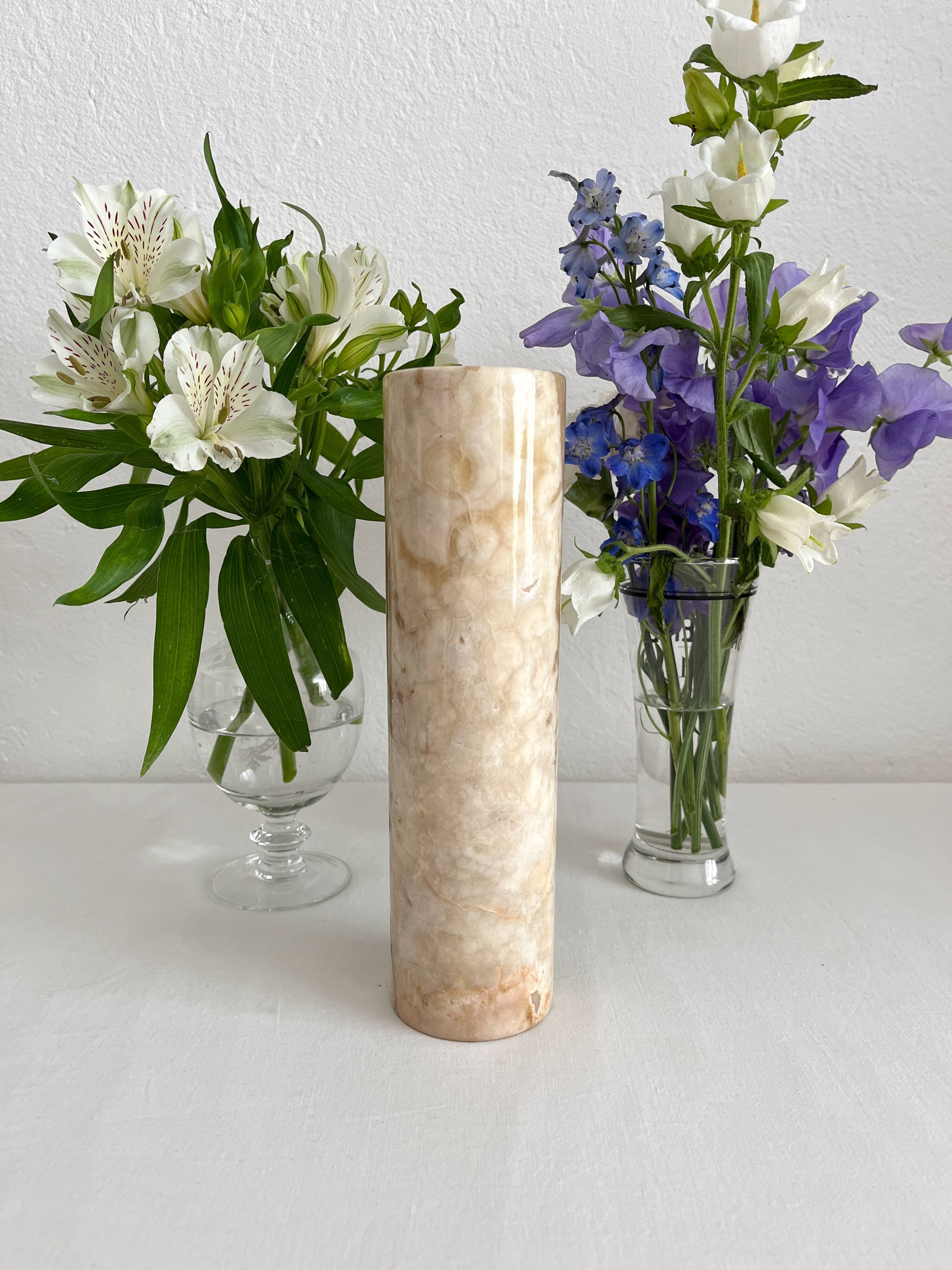 Straight vase in vintage alabaster or onyx
