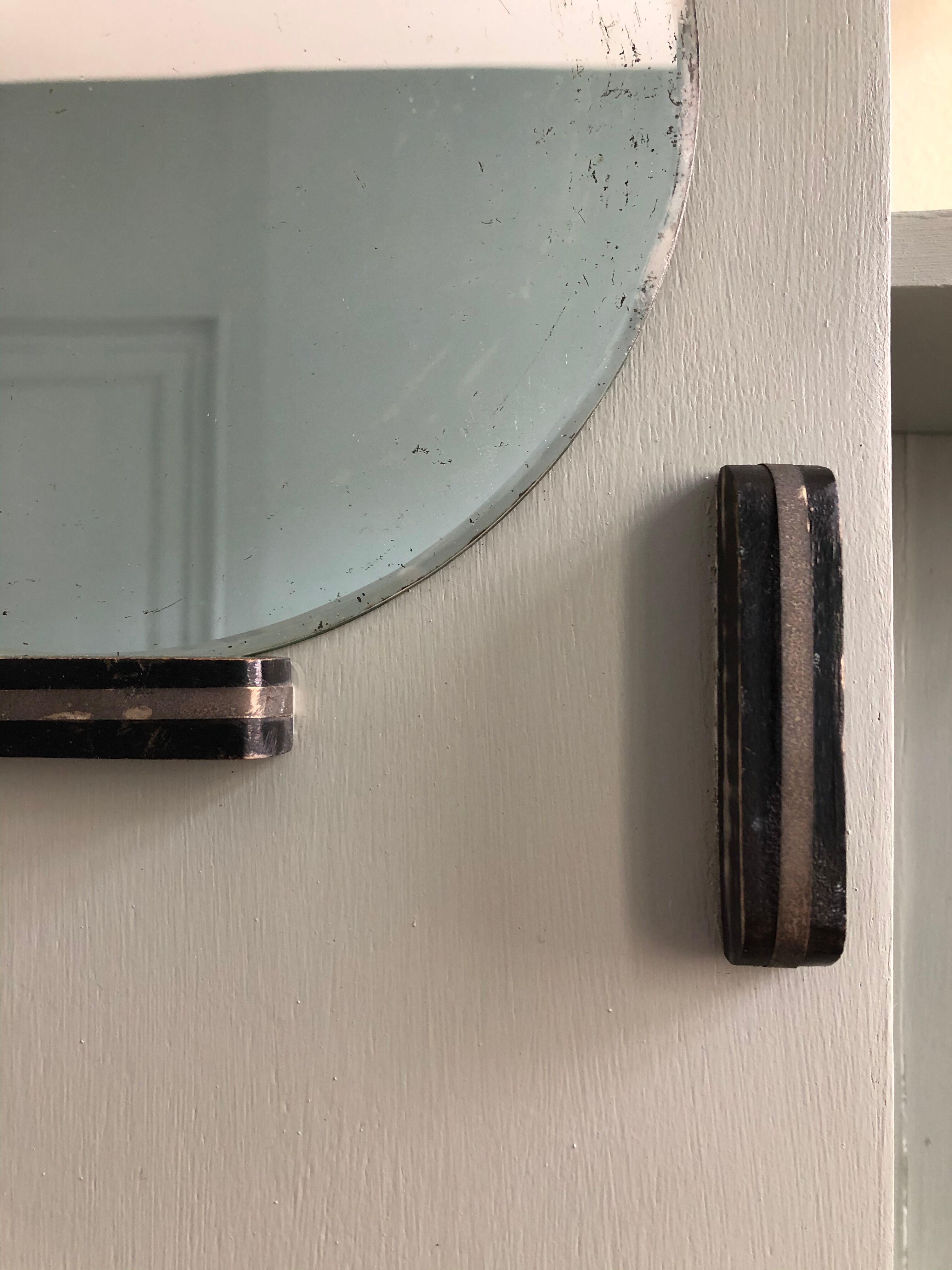 Art deco toilet cabinet to hang