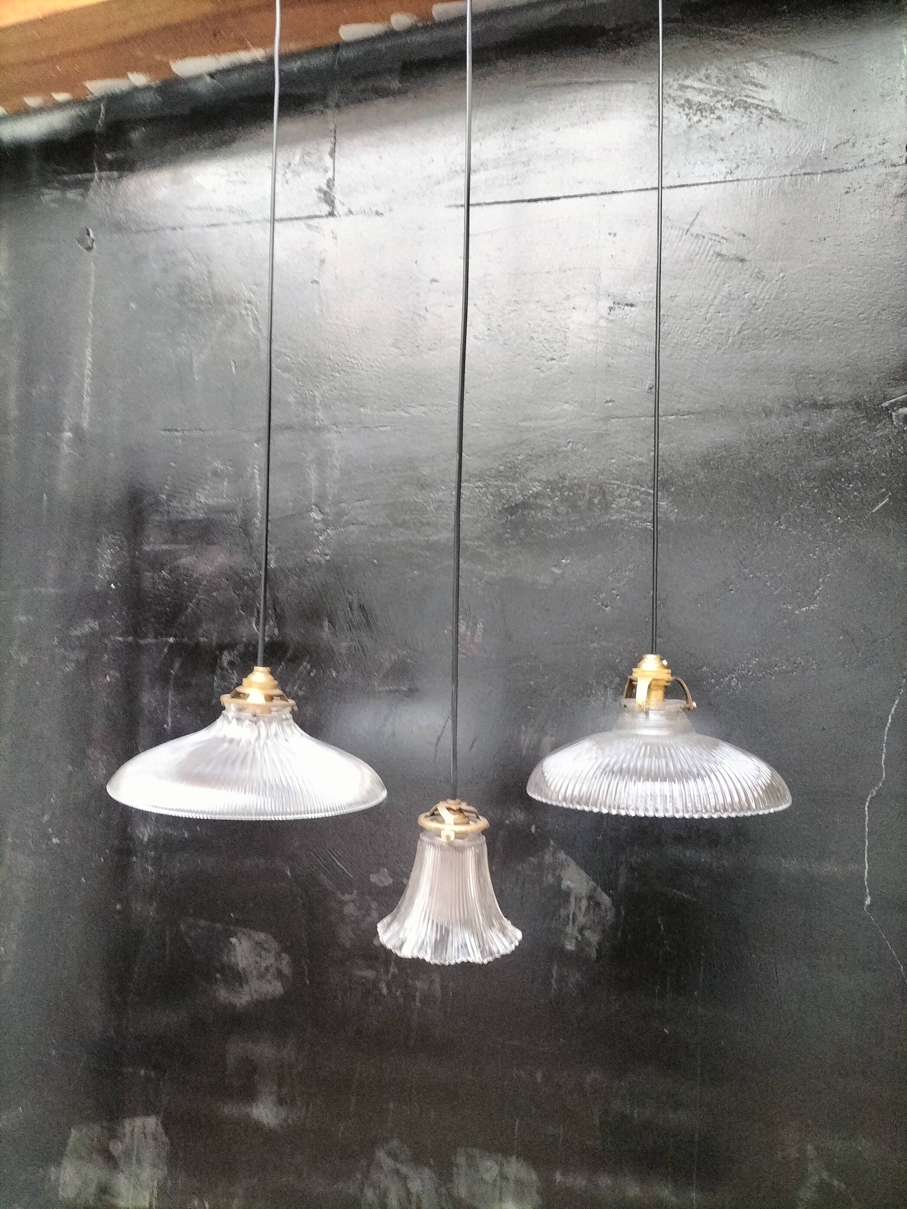 Holophane suspensions