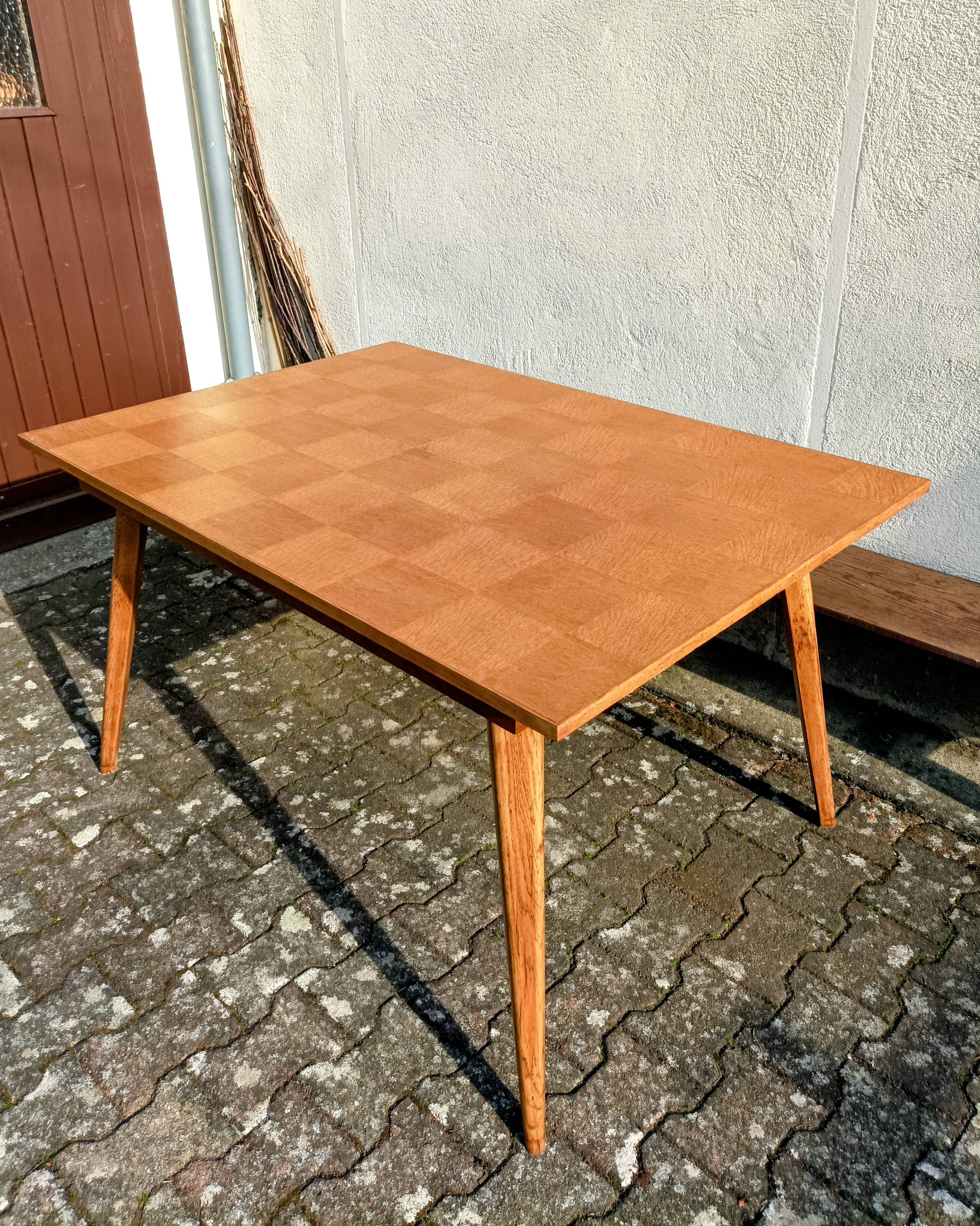 Dining table with tapered legs