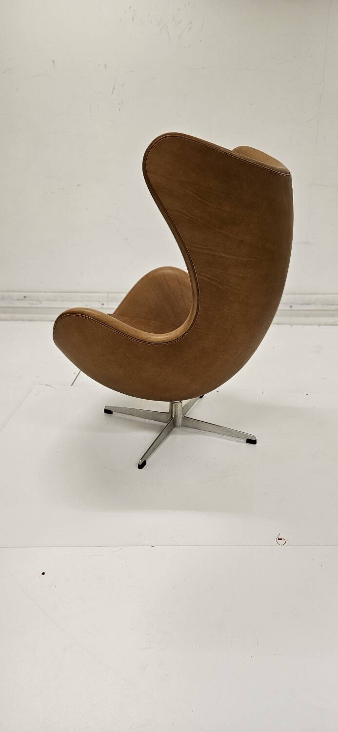 Arne Jacobsen Egg chair by Fritz Hansen