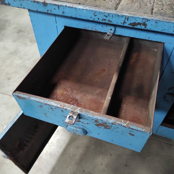 Établi industriel bleu vif   Îlot de cuisine ou cuisine extérieure