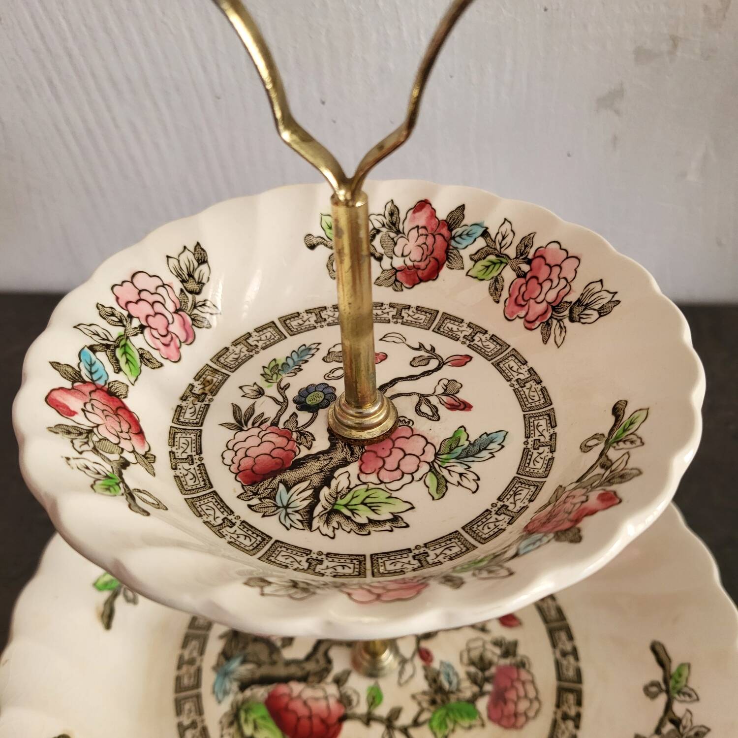 Myott porcelain cake stand in excellent condition.