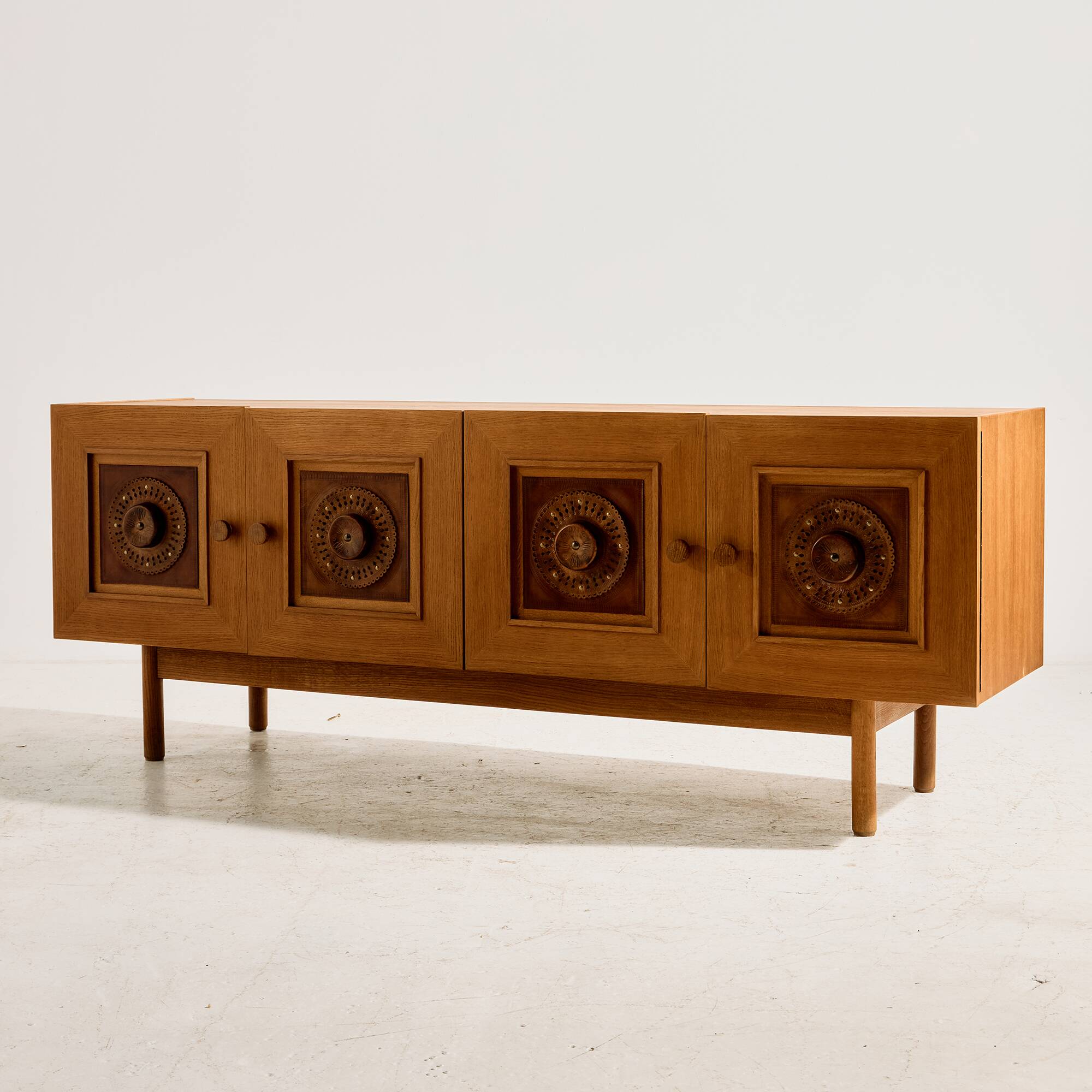 Enfilade Mózer by the Hungarian Applied Arts Society