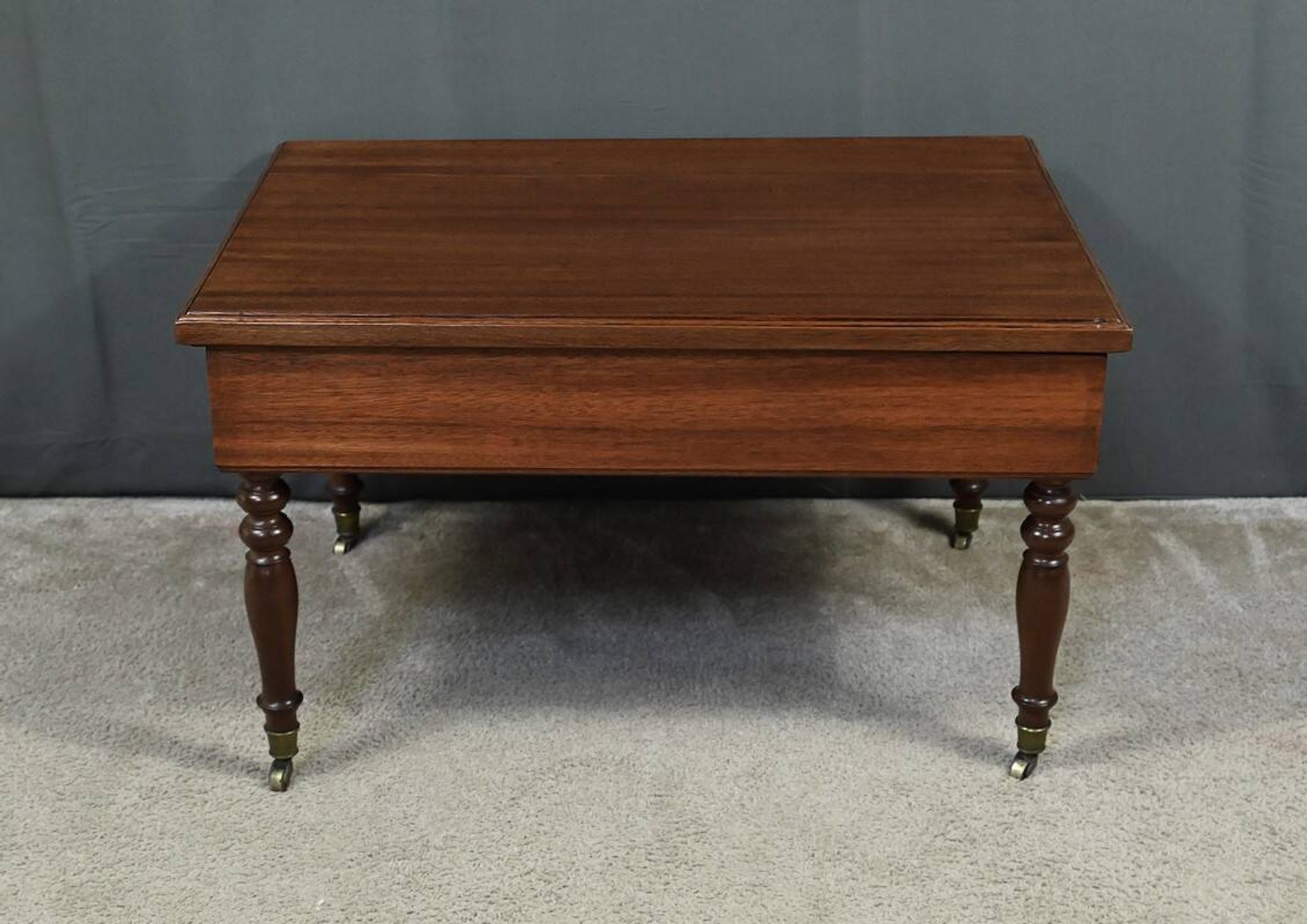 Rolling coffee table in solid mahogany, Louis-Philippe style – Late 19th century