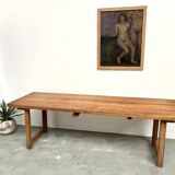 Grande table de ferme brutaliste en hêtre