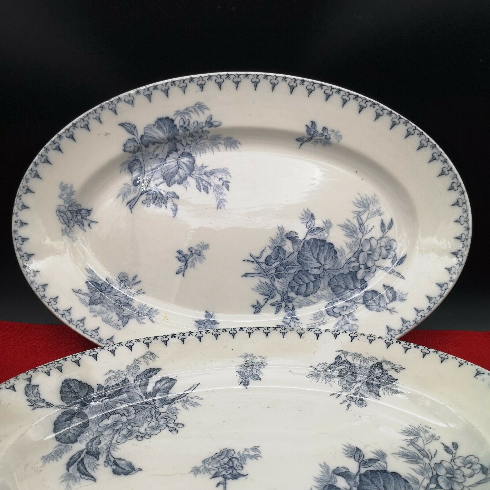 Paire de plats ovales faïence Sarreguemines modèle Flore