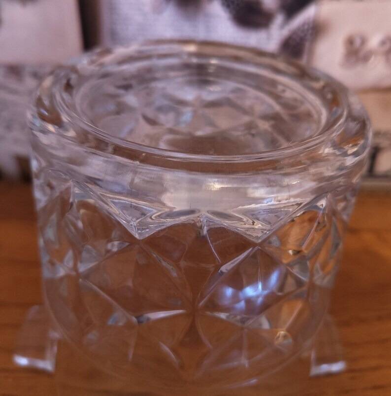 Beautiful cut glass ice bucket of vintage French quality with fixed handles 4502.
