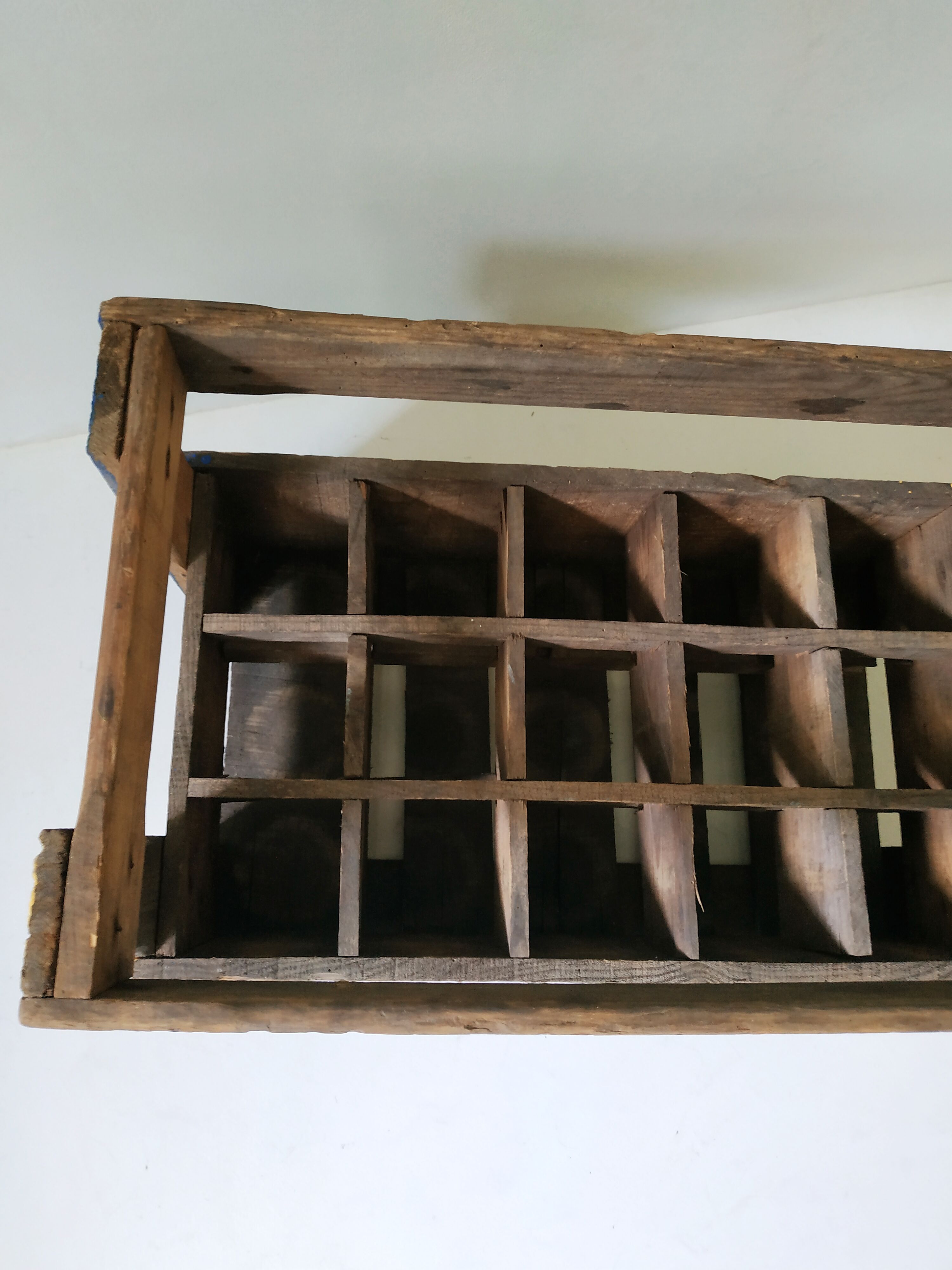 Wooden bottle holder 15 old screen-printed lockers