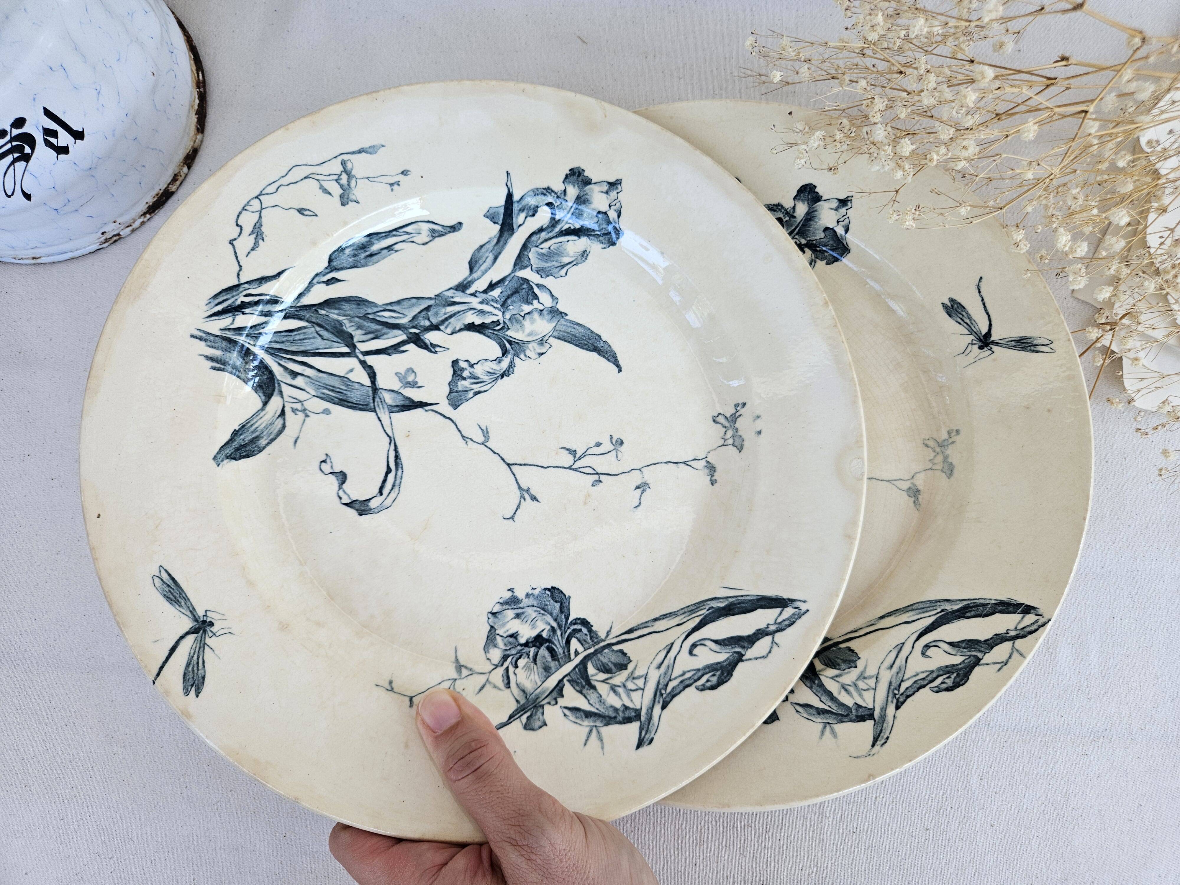 Pair of earthenware dishes from Gien, Iris model, 28 cm