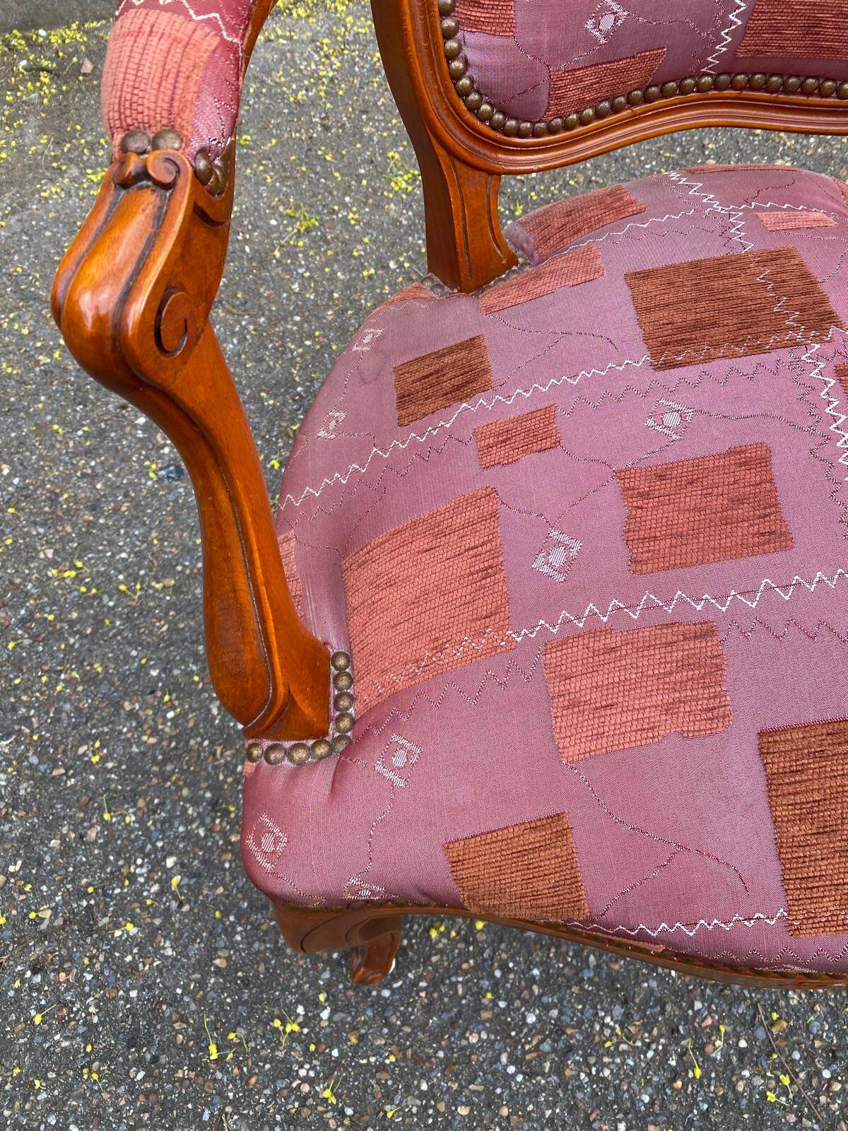 Bergère cabriolet armchair Louis XV in embroidered burgundy silk fabric.