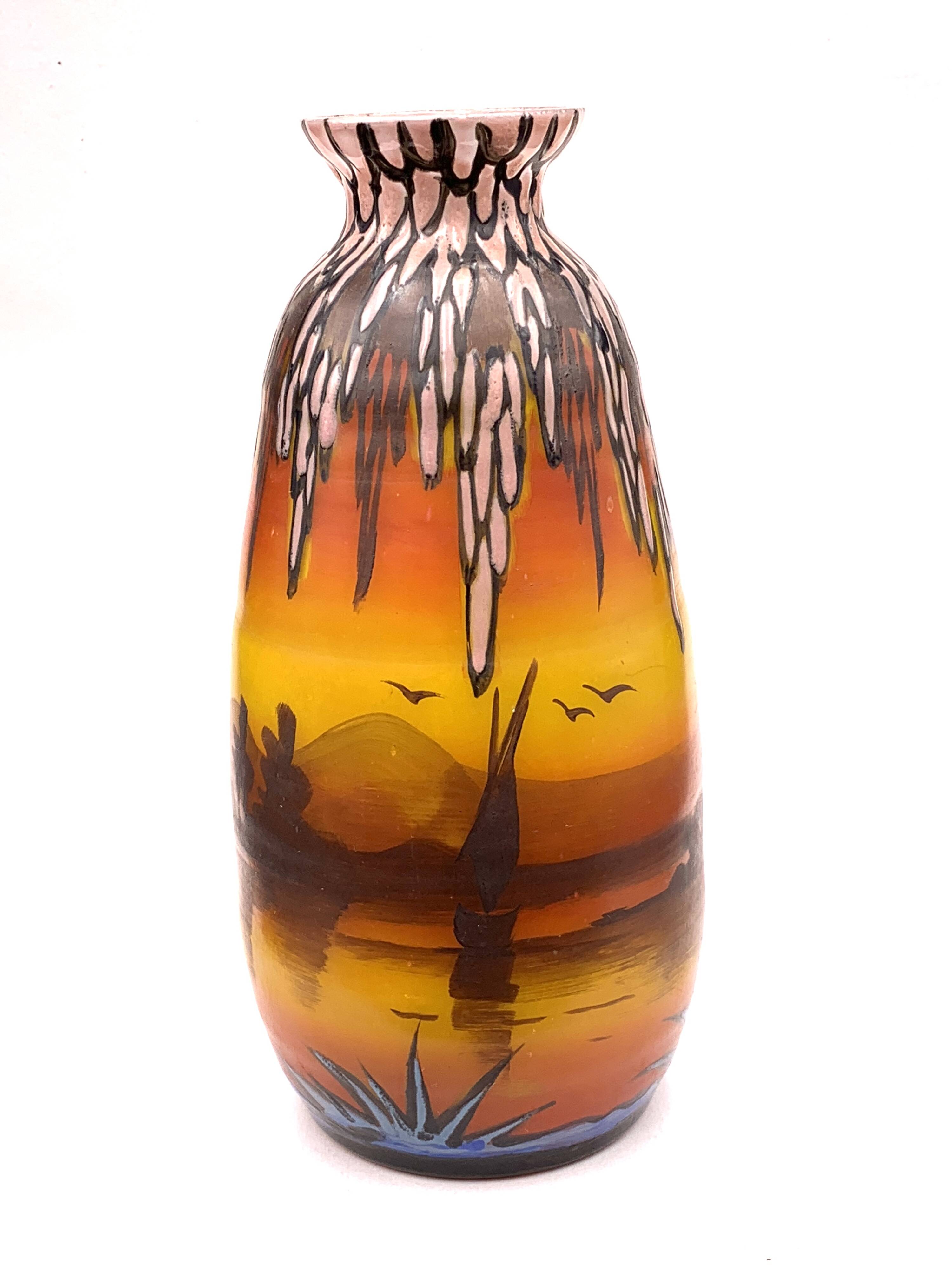 Vase Art Déco en verre peint et émaillé, signé Clio, circa 1920