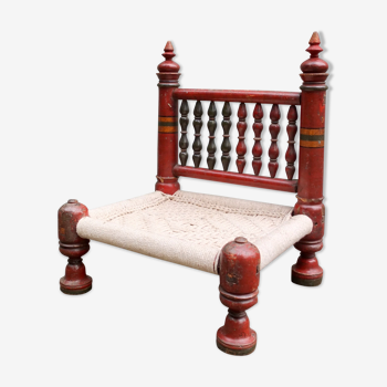 Chaise basse traditionnelle ancienne indien