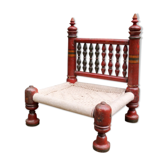 Chaise basse traditionnelle ancienne indien