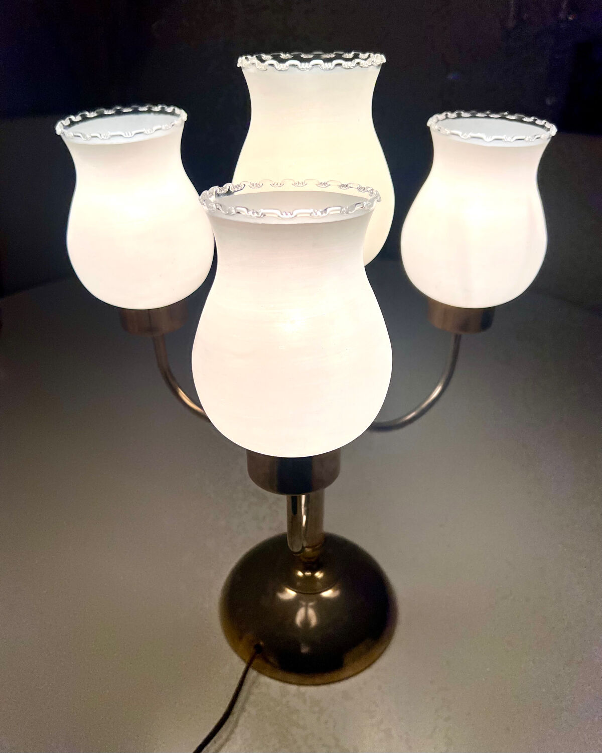 Vintage table lamp with 5 lights – frosted glass and gold metal