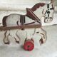 Cheval avec chariot ancien en bois