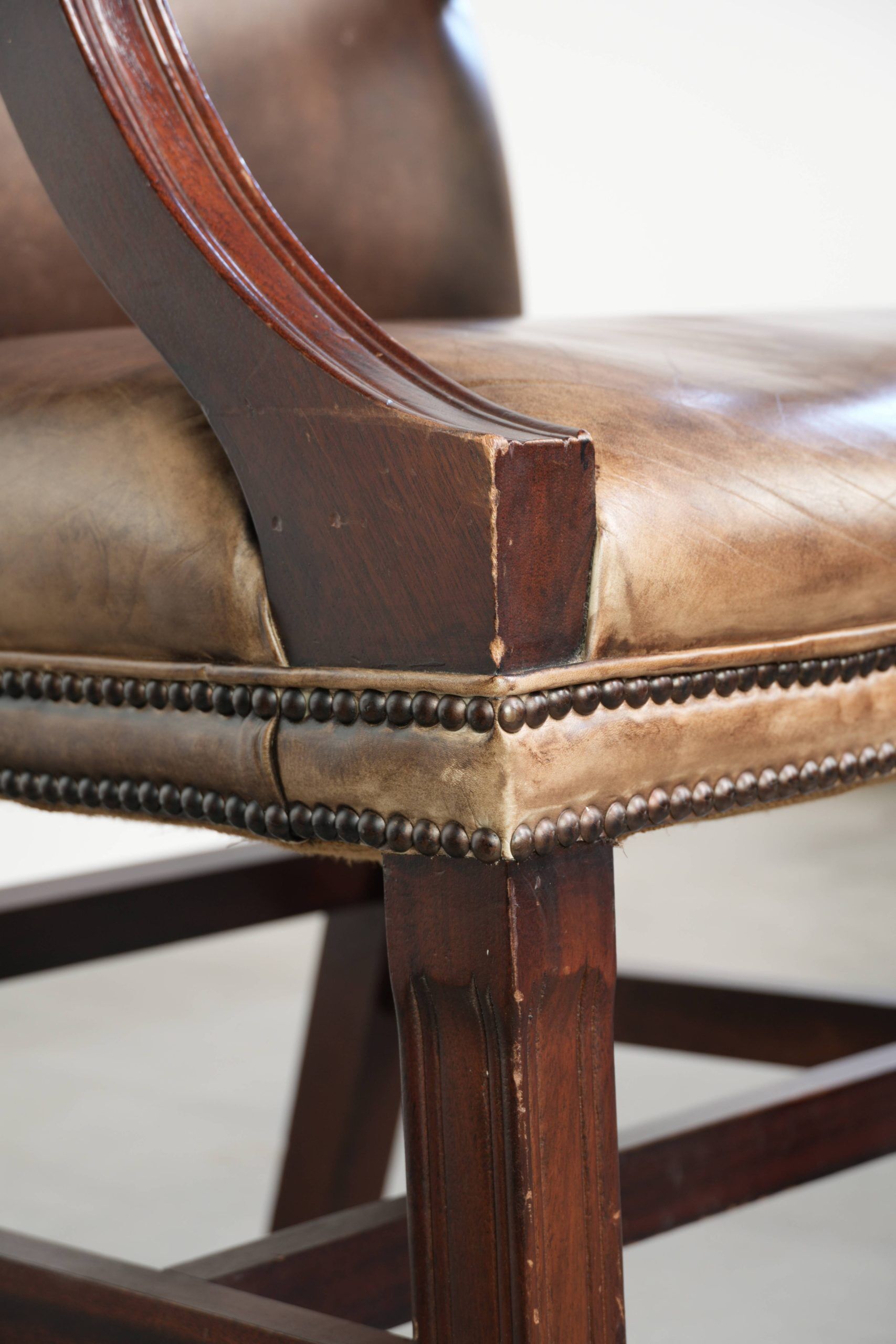 Chaise de bureau/chaise d'appoint Gainsborough en cuir de vache de style anglais du 20e siècle