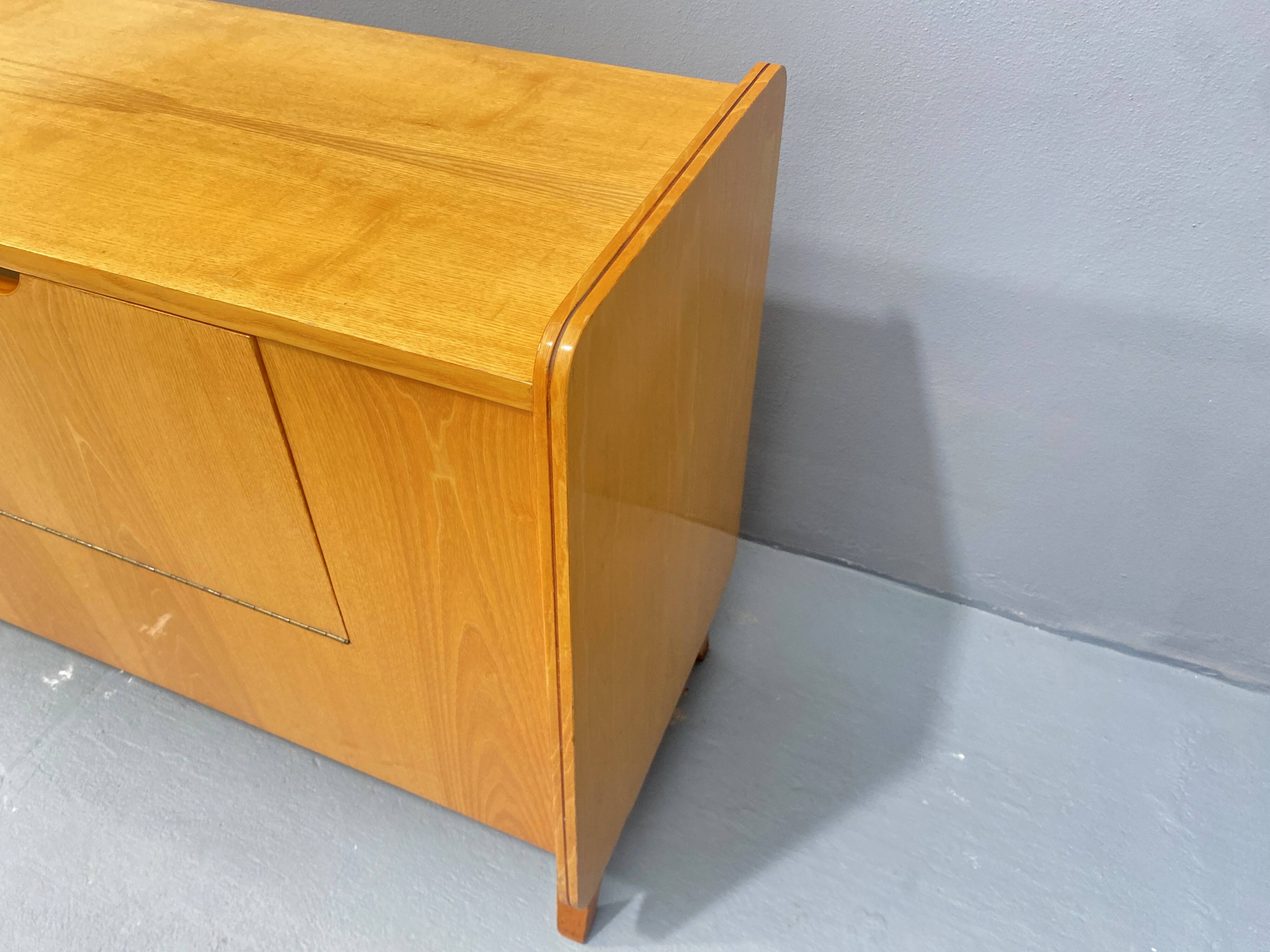 Commode vintage en bois de frêne par F.Jirák pour Tatra, 1960, Tchécoslovaquie