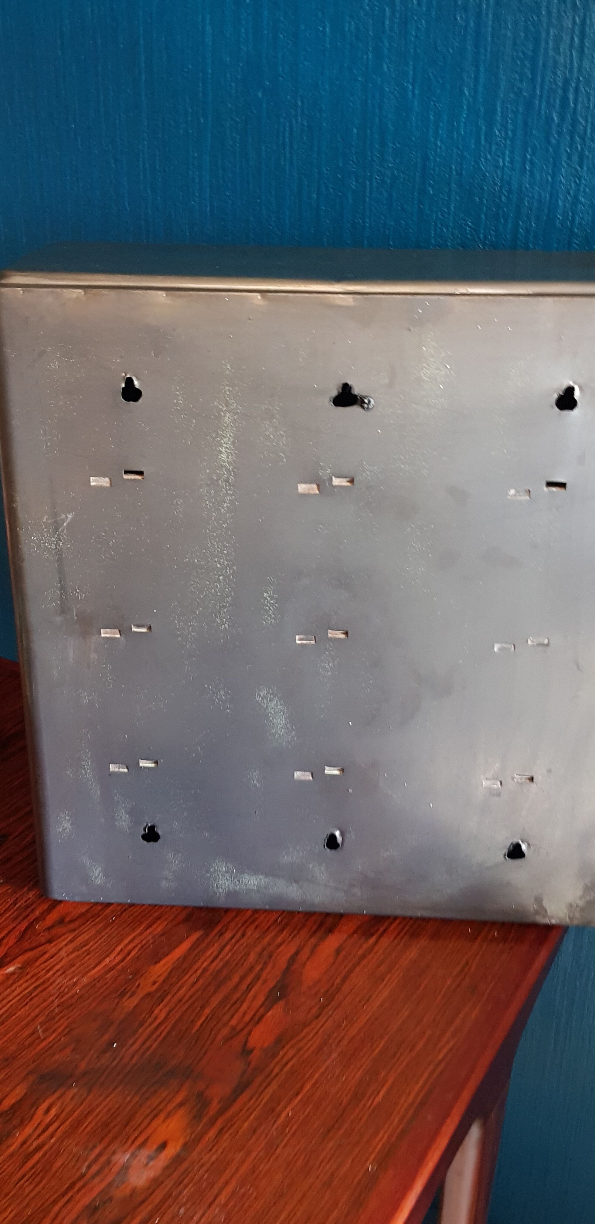 Medicine cabinet in waxed steel