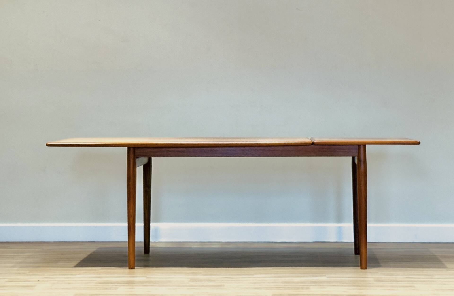 Mid-Century Danish teak extending dining table (Johannes Andersen)