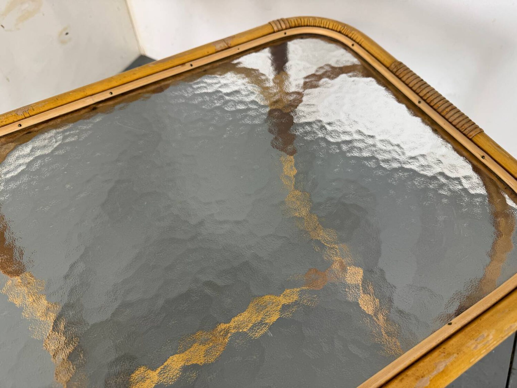 Table d'appoint bohème vintage en rotin, bambou et verre de Rohé Noordwolde,