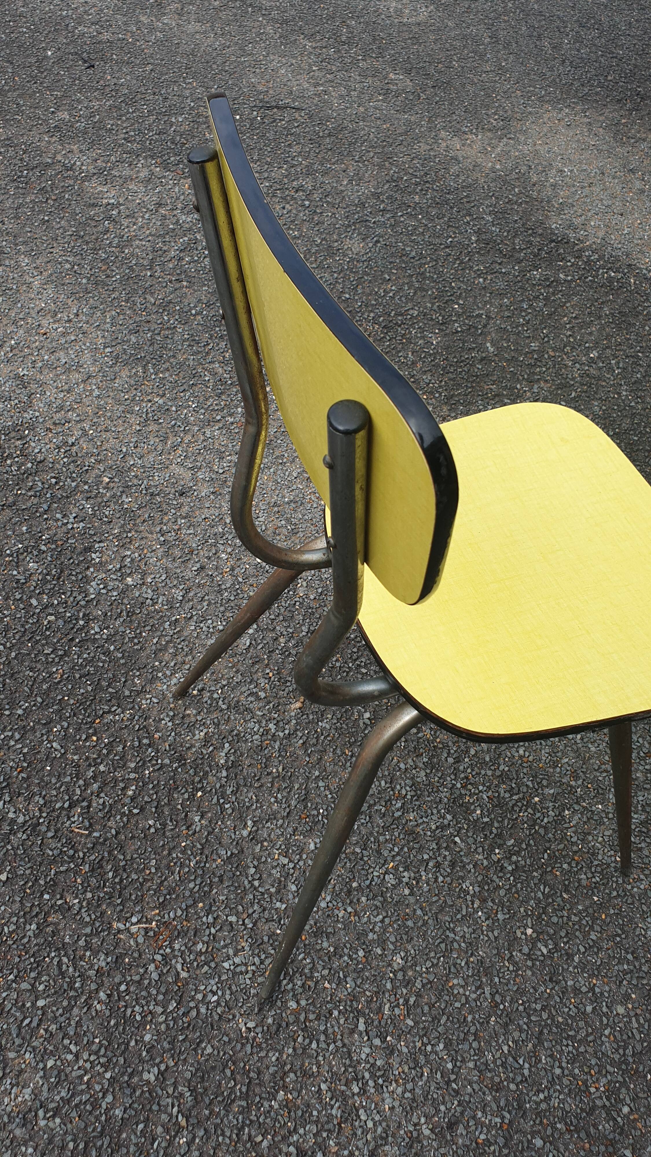 Chaise formica jaune canari