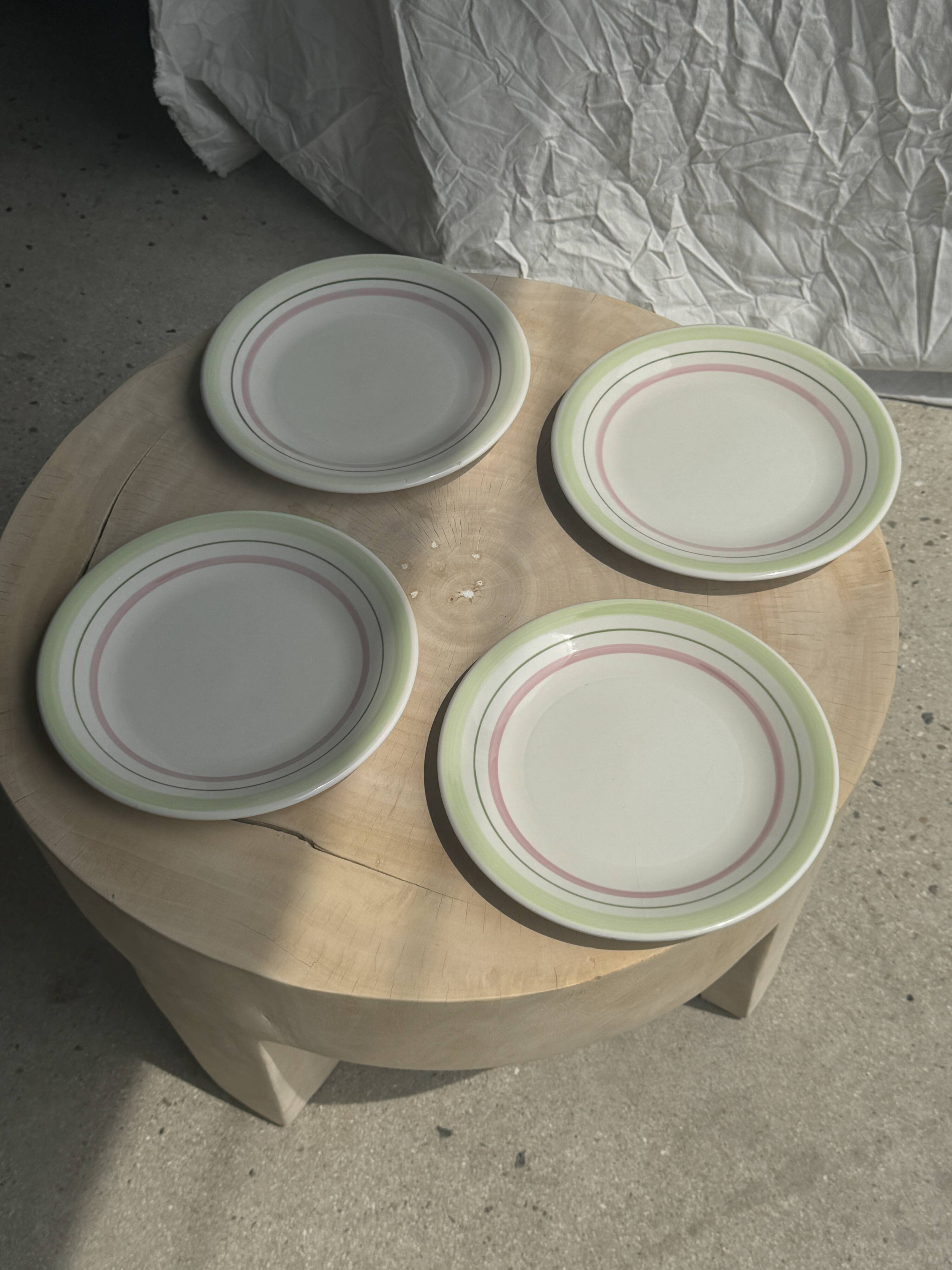 Set of 12 green and pink Italian plates