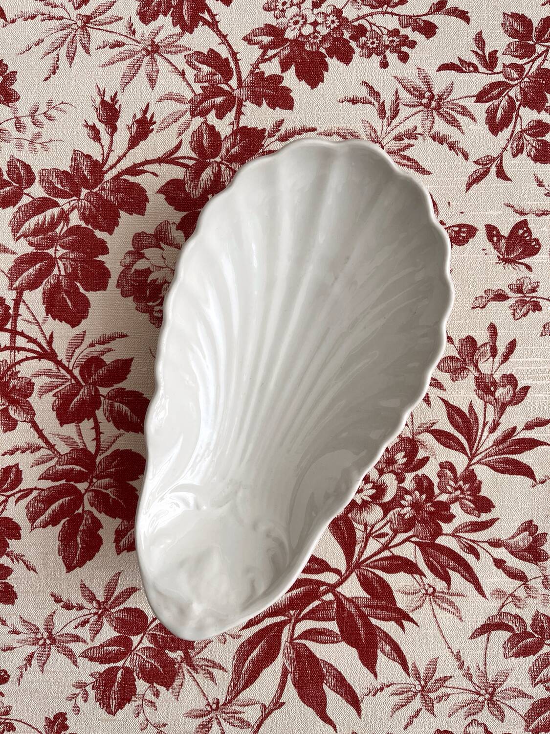 Ravier ramequin coquillage en porcelaine ancienne