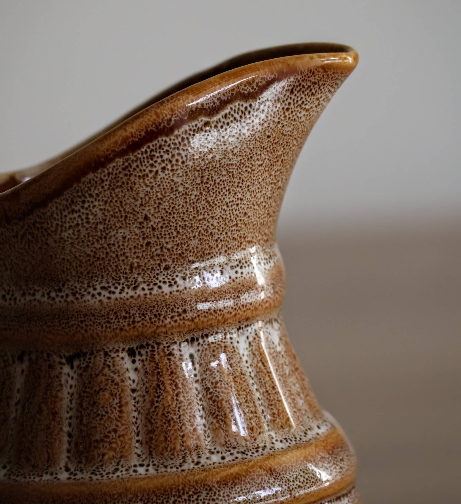 50cl glazed ceramic pitcher with beer barrel decoration